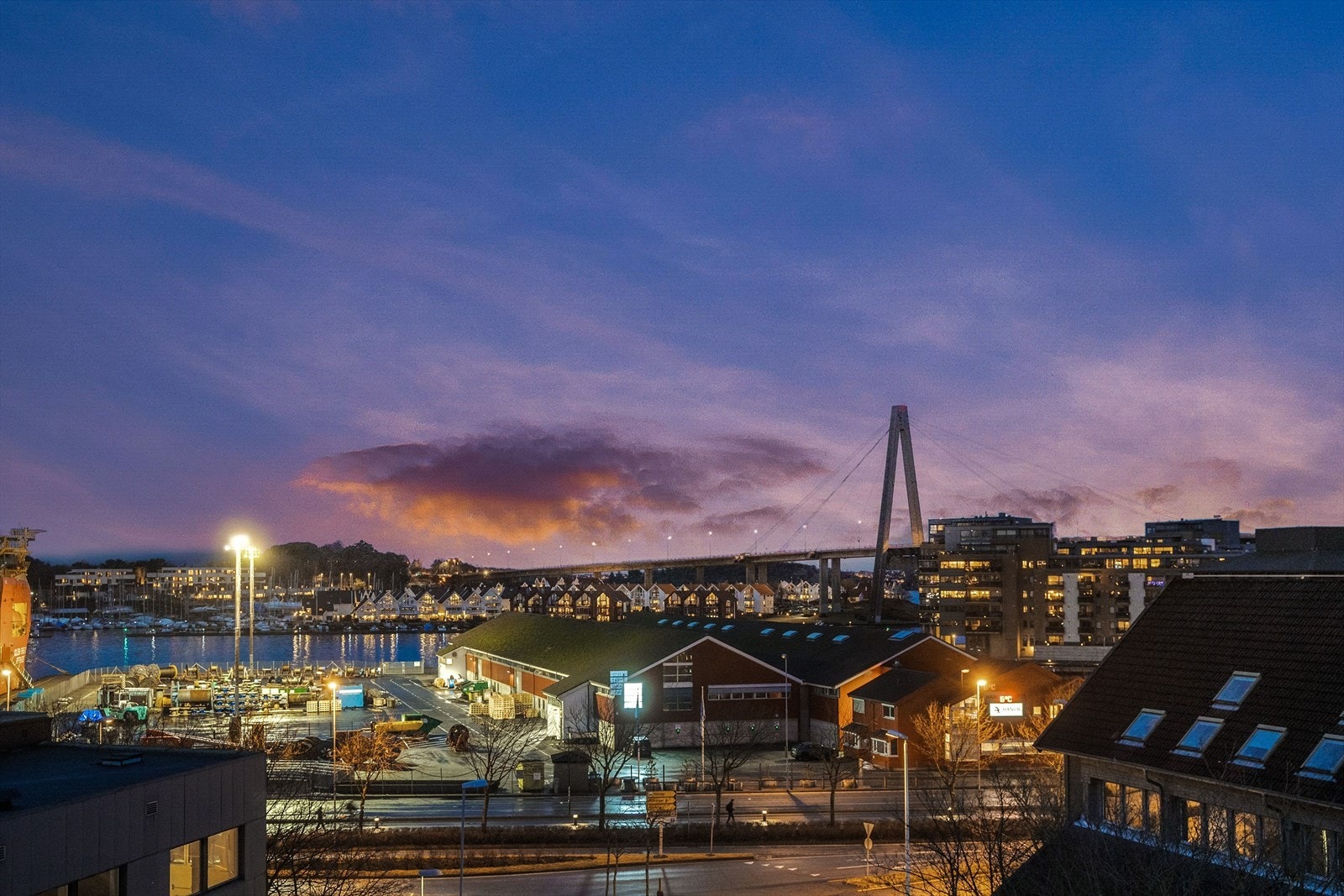 Den solrike takterrassen er en sjelden perle med god plass til både rolige morgenstunder og sosiale kvelder. Galleribilde
