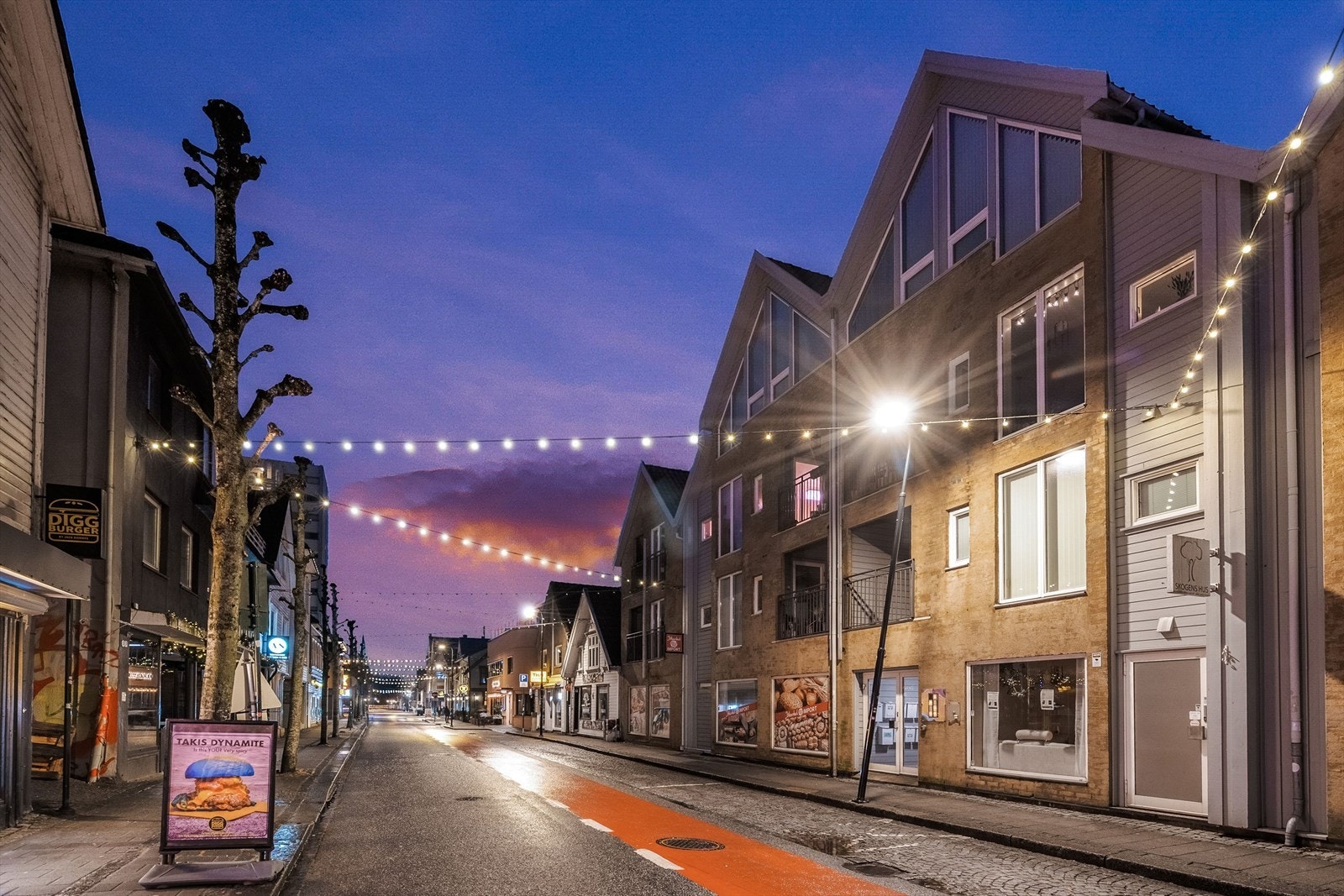 Her får du 2 parkeringsplasser i lukket anlegg.
Elbil-lader fra Zaptec medfølger handelen. Galleribilde