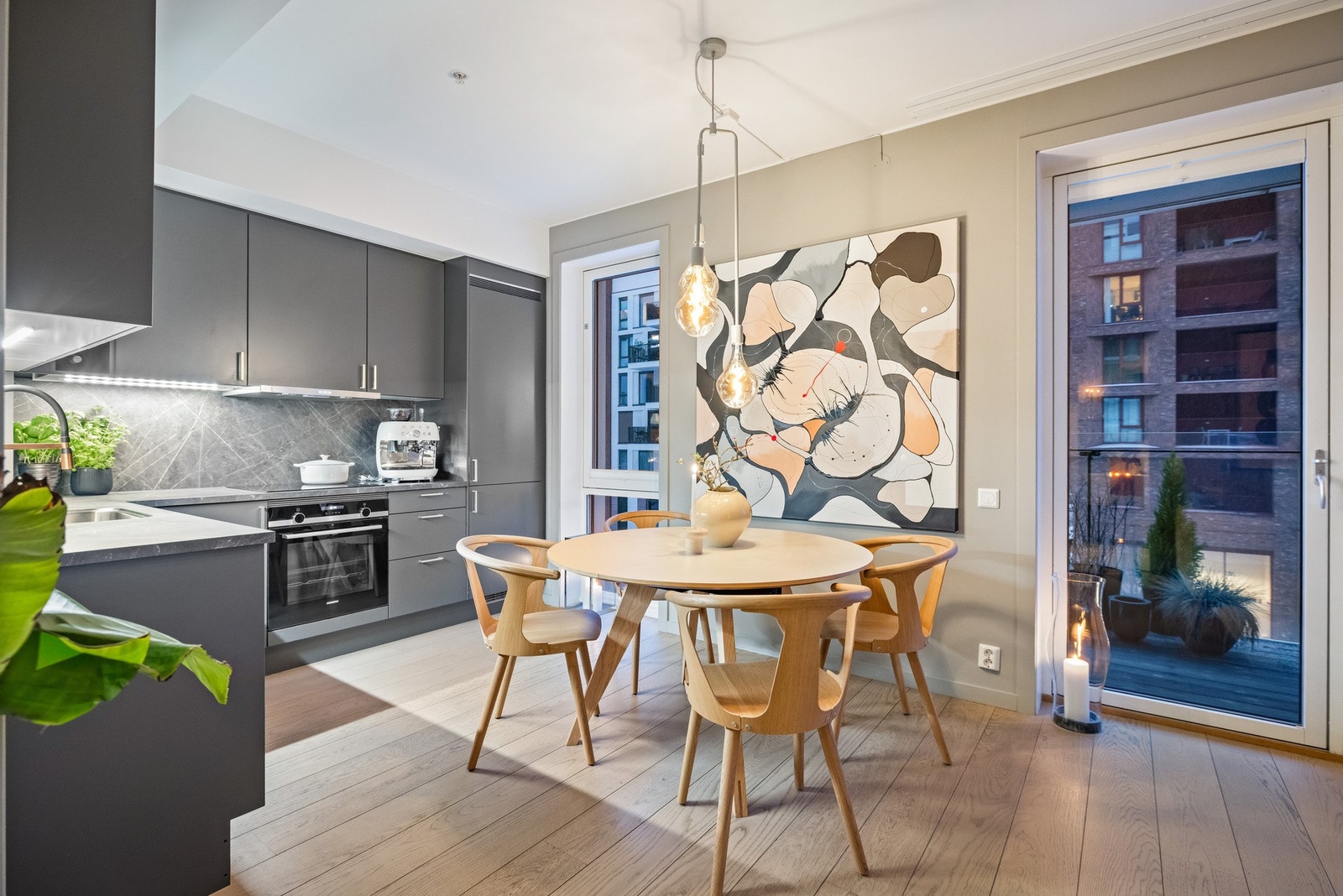 Her bor du med byen og fjorden som nærmeste nabo, og med enkel tilgang til alt hovedstaden har å by på. Galleribilde