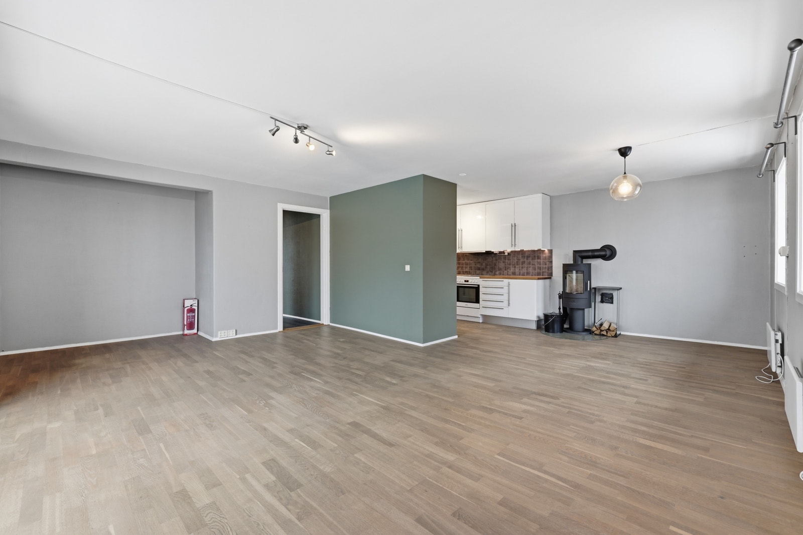 Romslig og lys stue Galleribilde