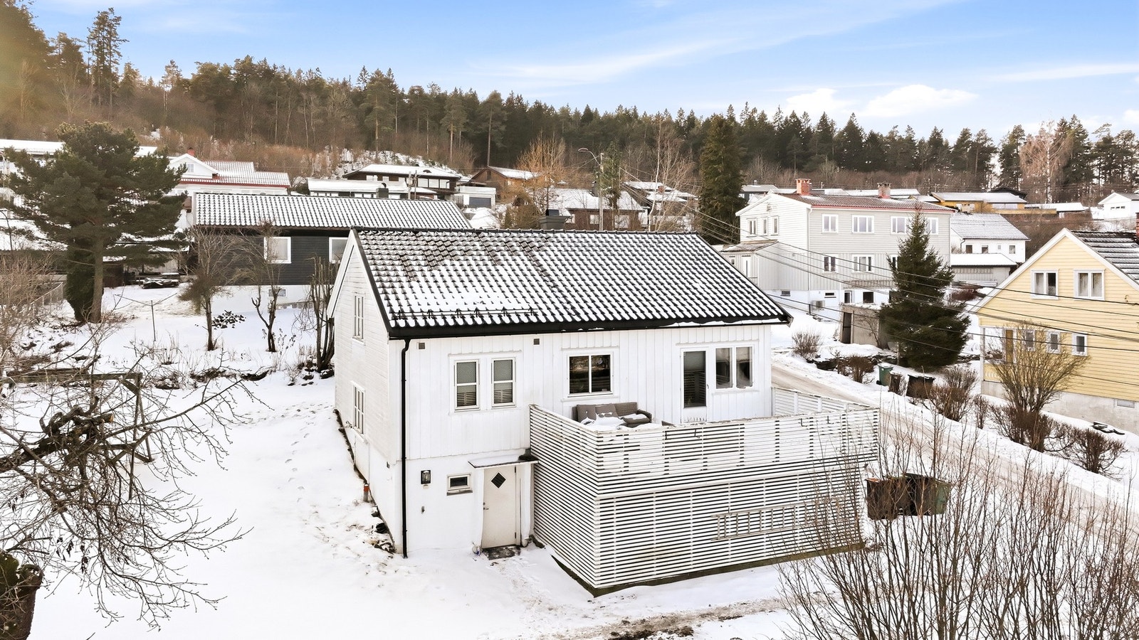 PrivatMegleren har gleden av å presentere Bjørnhullvegen 32 - Pen og oppusset enebolig med flott utsikt på Øvre Bjørntvedt. Foto: THT. Galleribilde