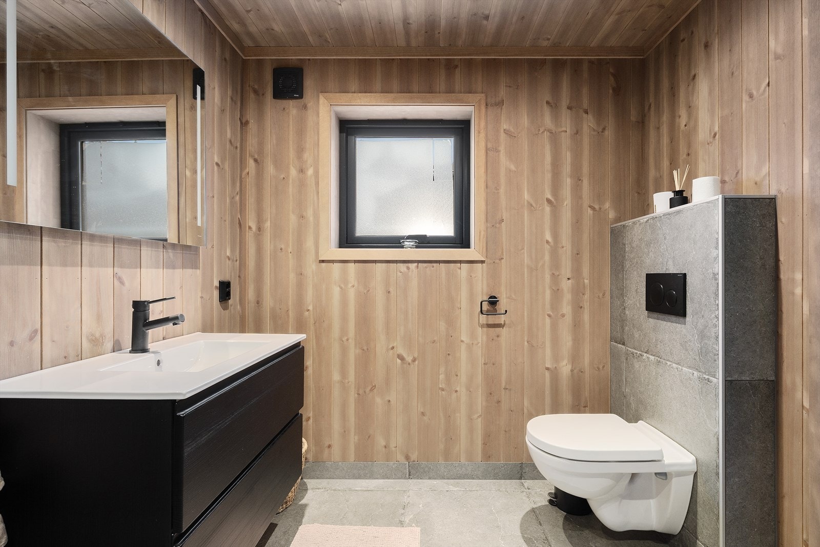 Badet har opplegg for vaskemaskin. Galleribilde