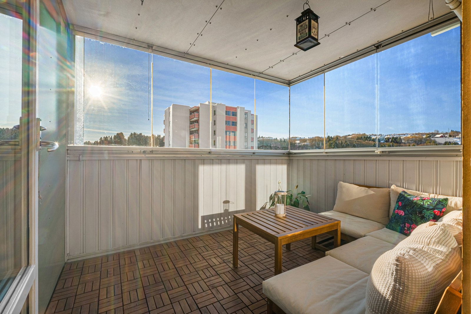 Balkongen er innglasset og kan fint benyttes året rundt. Galleribilde