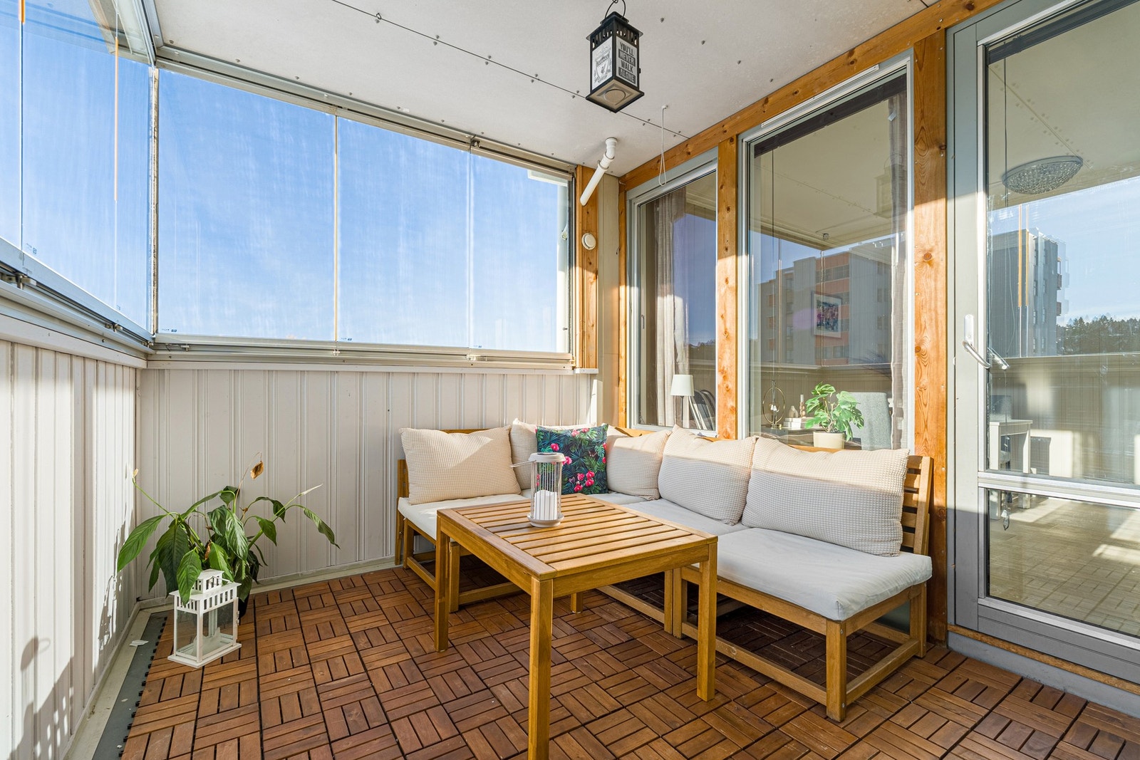 Balkongen er på 6 kvm og gir plass til ønsket utemøblement. Galleribilde