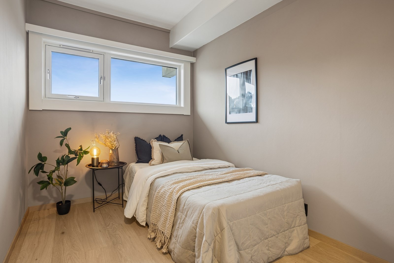 Soverom som passer godt som barnerom, gjesterom eller kontor. Galleribilde