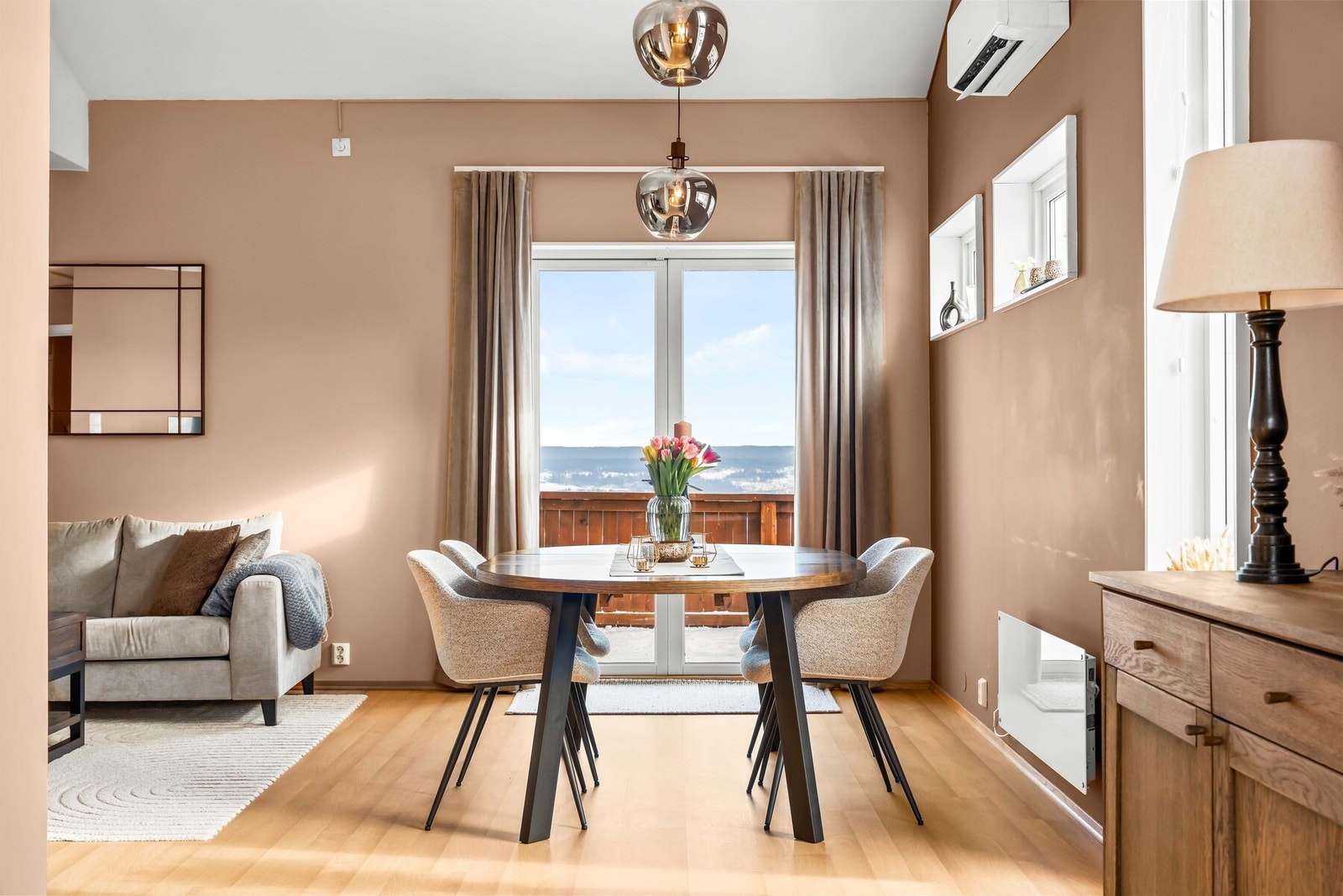 En meget lekker og tiltalende 3-roms (originalt 4-roms) leilighet Galleribilde