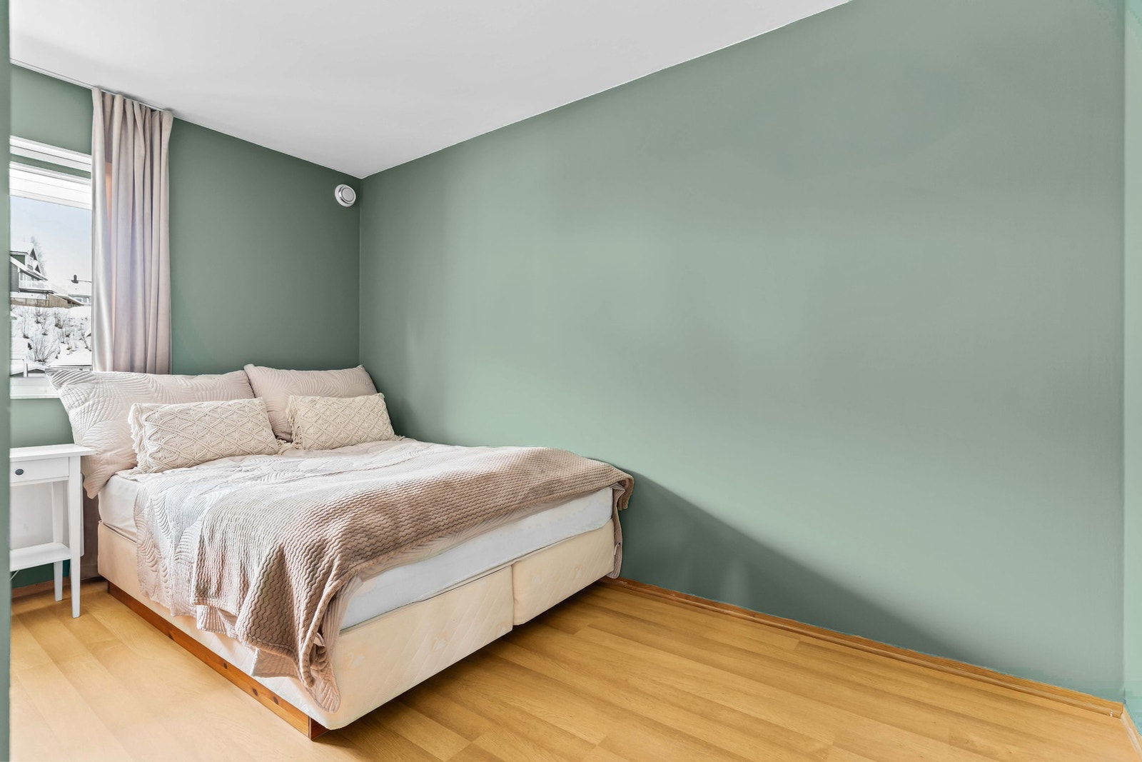 Begge soverommene med behagelige farger Galleribilde