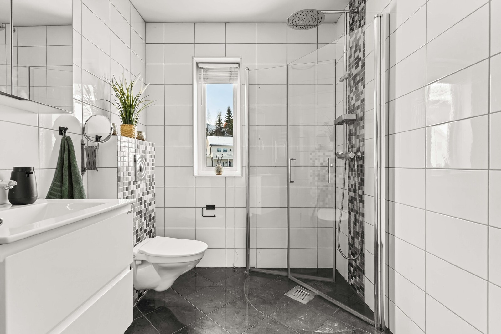 Romslig og helfliset bad Galleribilde