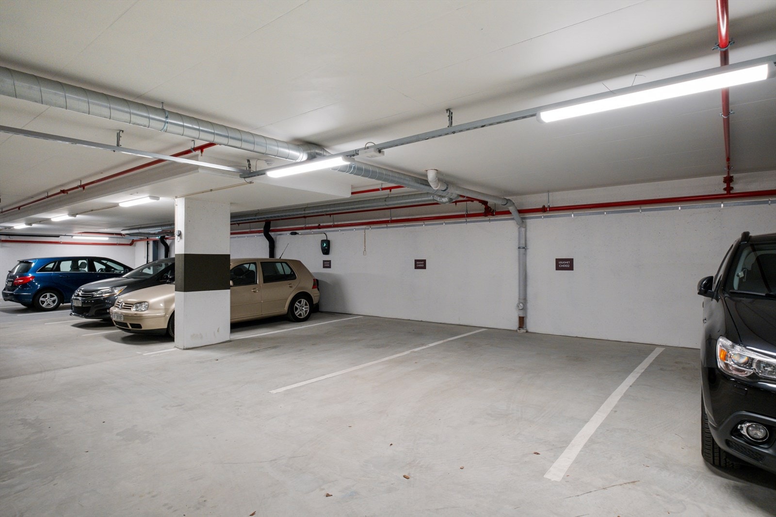 Leiligheten disponerer en parkering i felles parkeringskjeller. Galleribilde