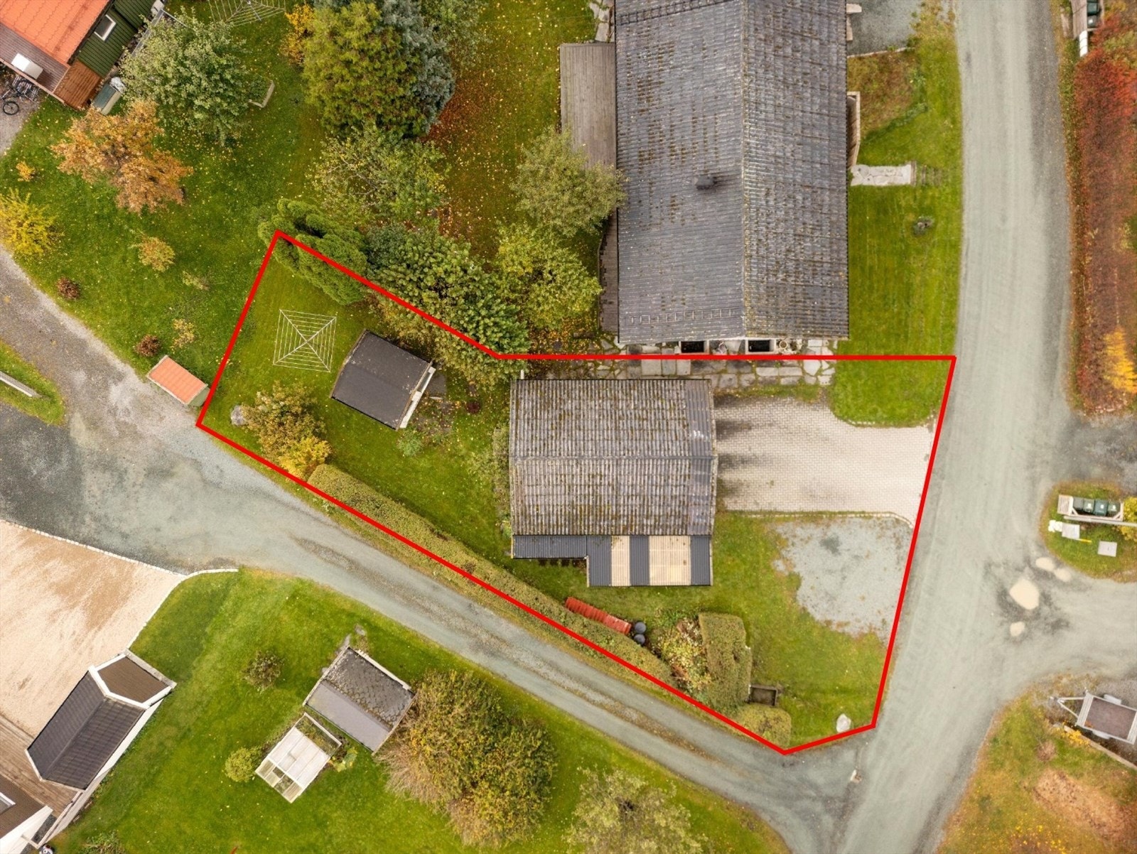 Illustrasjon av tomtegrense. Må ikke anses som nøyaktig tomtegrense. Se salgsoppgave for situasjonskart. Galleribilde