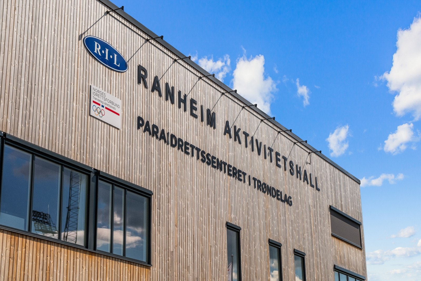 Ranheim aktivitetshall ligger også i nærheten. Dette er en moderne flerbrukshall med blant annet kampsportsal, aktivitetssaler, cagefotballbane, kafeteria og ulike sosiale rom. Galleribilde