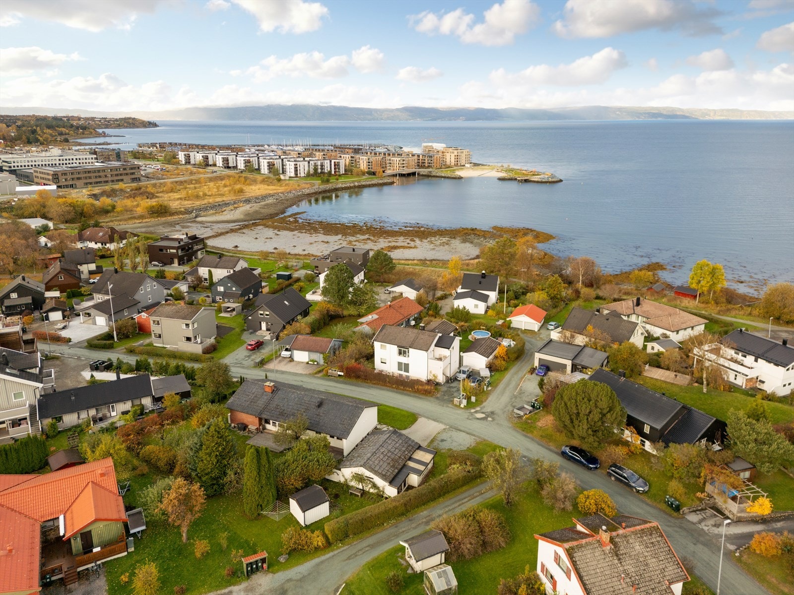 Området byr på flotte turmuligheter, blant annet langs populære Ladestien og Ranheim aktivitetspark - ideelt for både mosjon og rekreasjon. Galleribilde