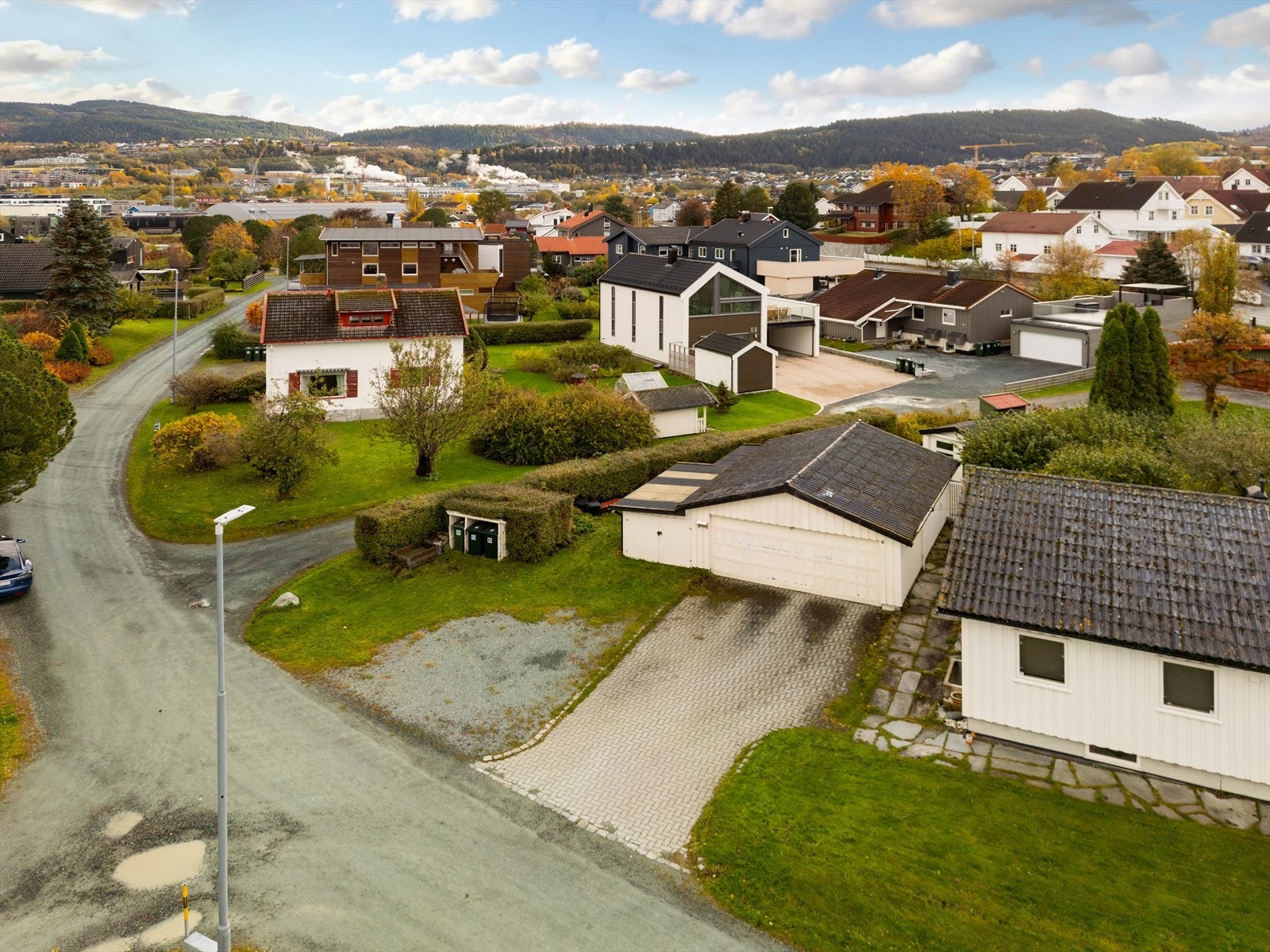 Gode kollektivforbindelser og enkel adkomst til E6 gjør området perfekt for både pendlere og familier i bevegelse. Galleribilde