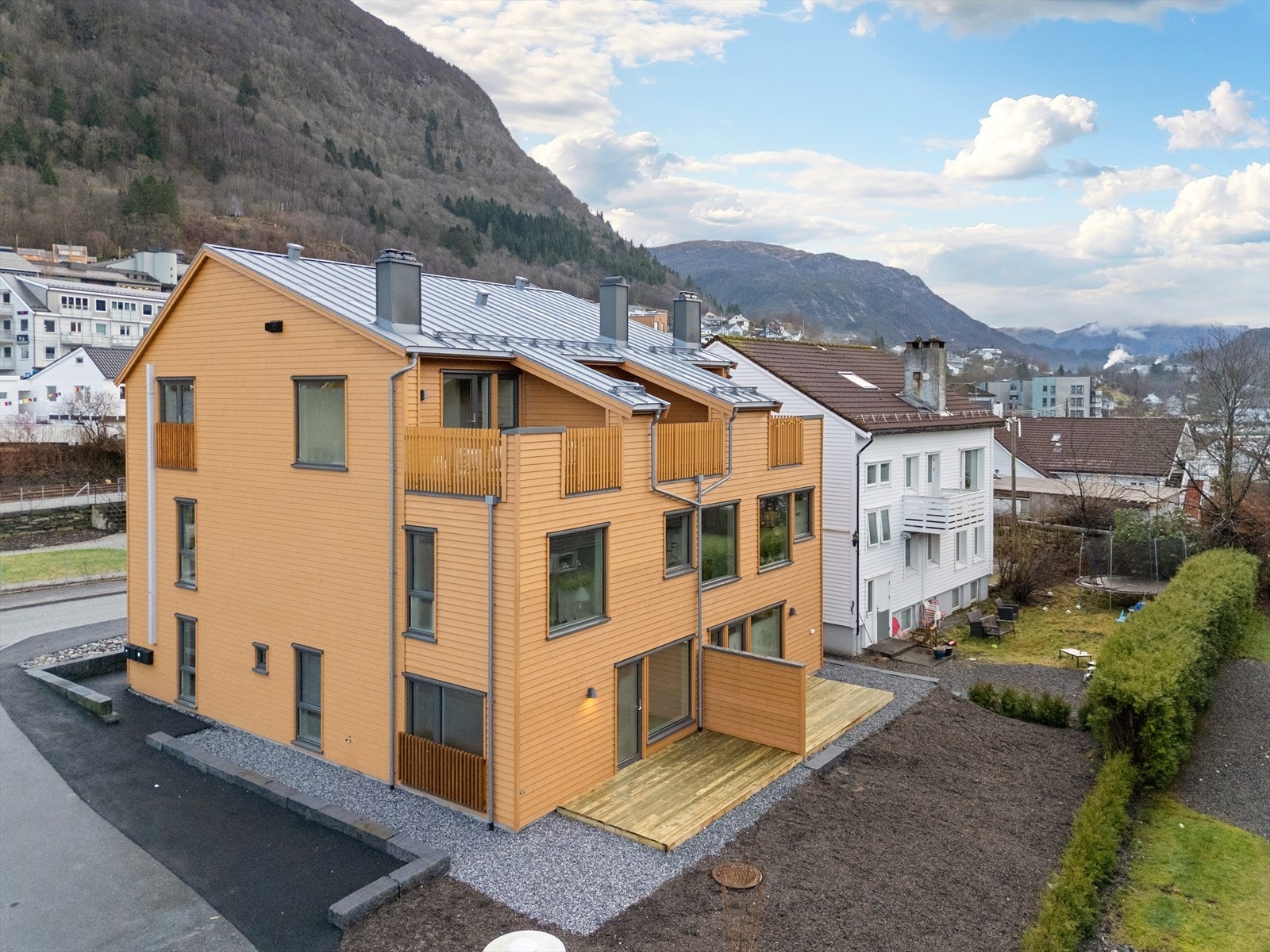Leiligheten har en flott beliggenhet i bygget 2. og 3 etasje med flott takterrasse Galleribilde