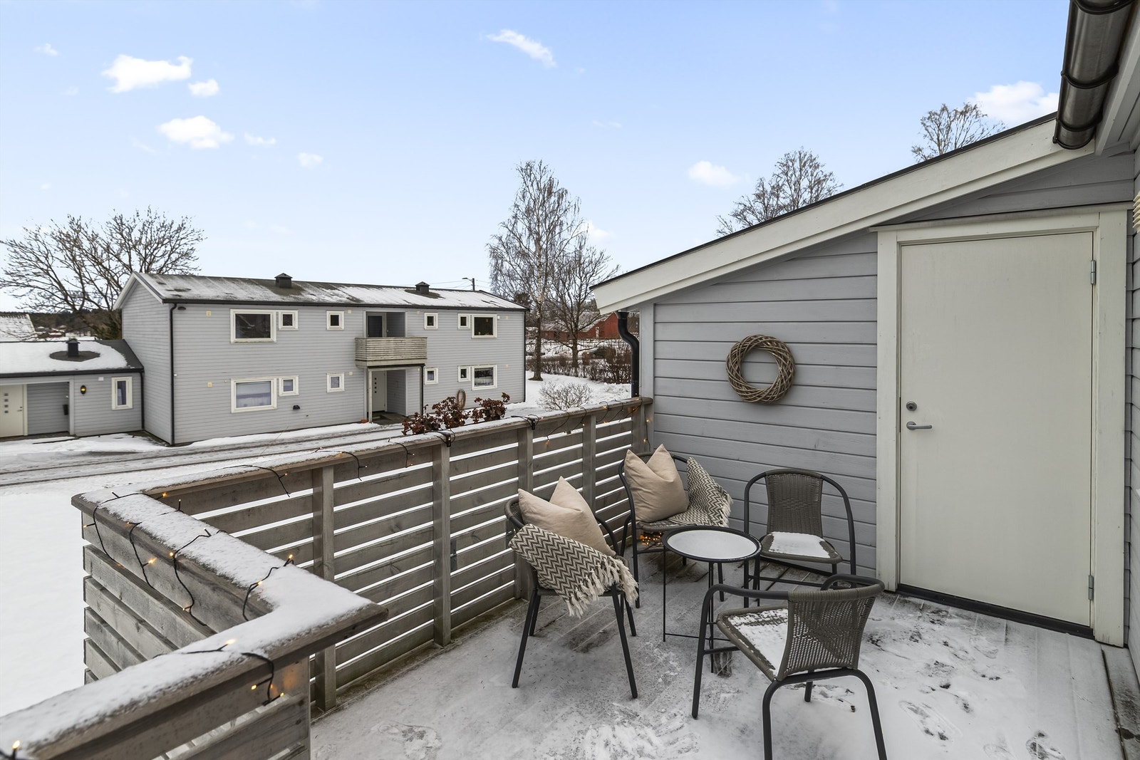 Stor balkong mot sydvest og tilhørende bod Galleribilde