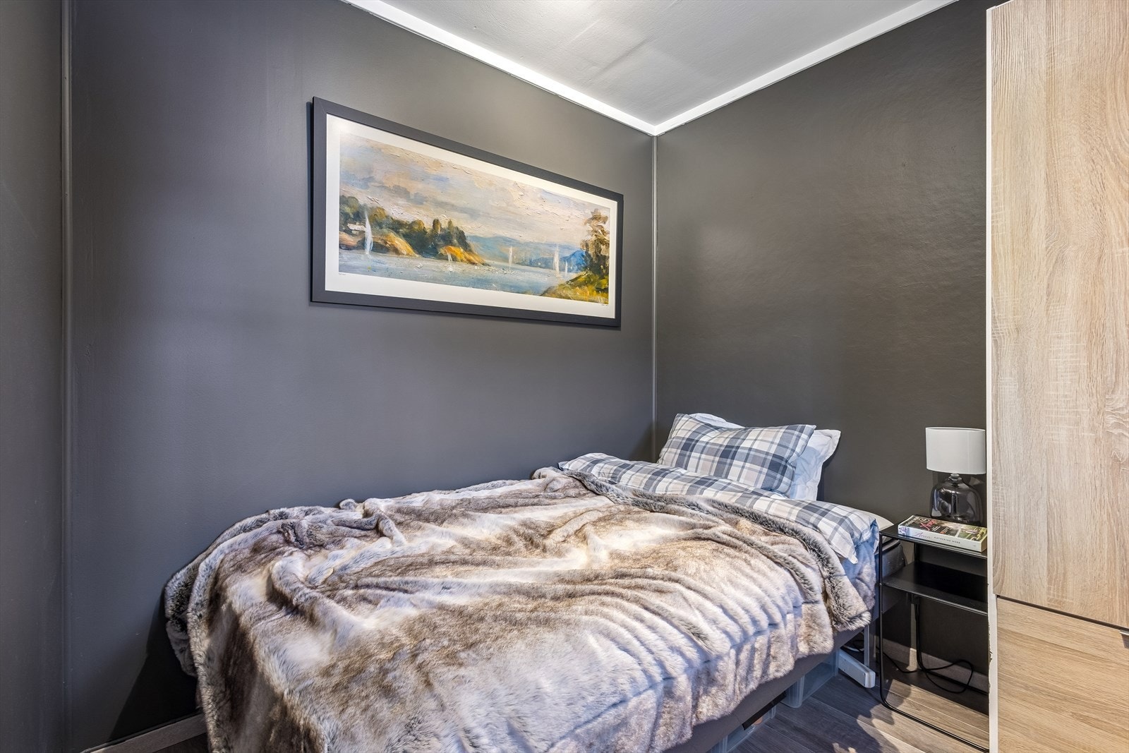 Det andre soverommet egner seg godt som barnerom, gjesterom eller kontor. Galleribilde