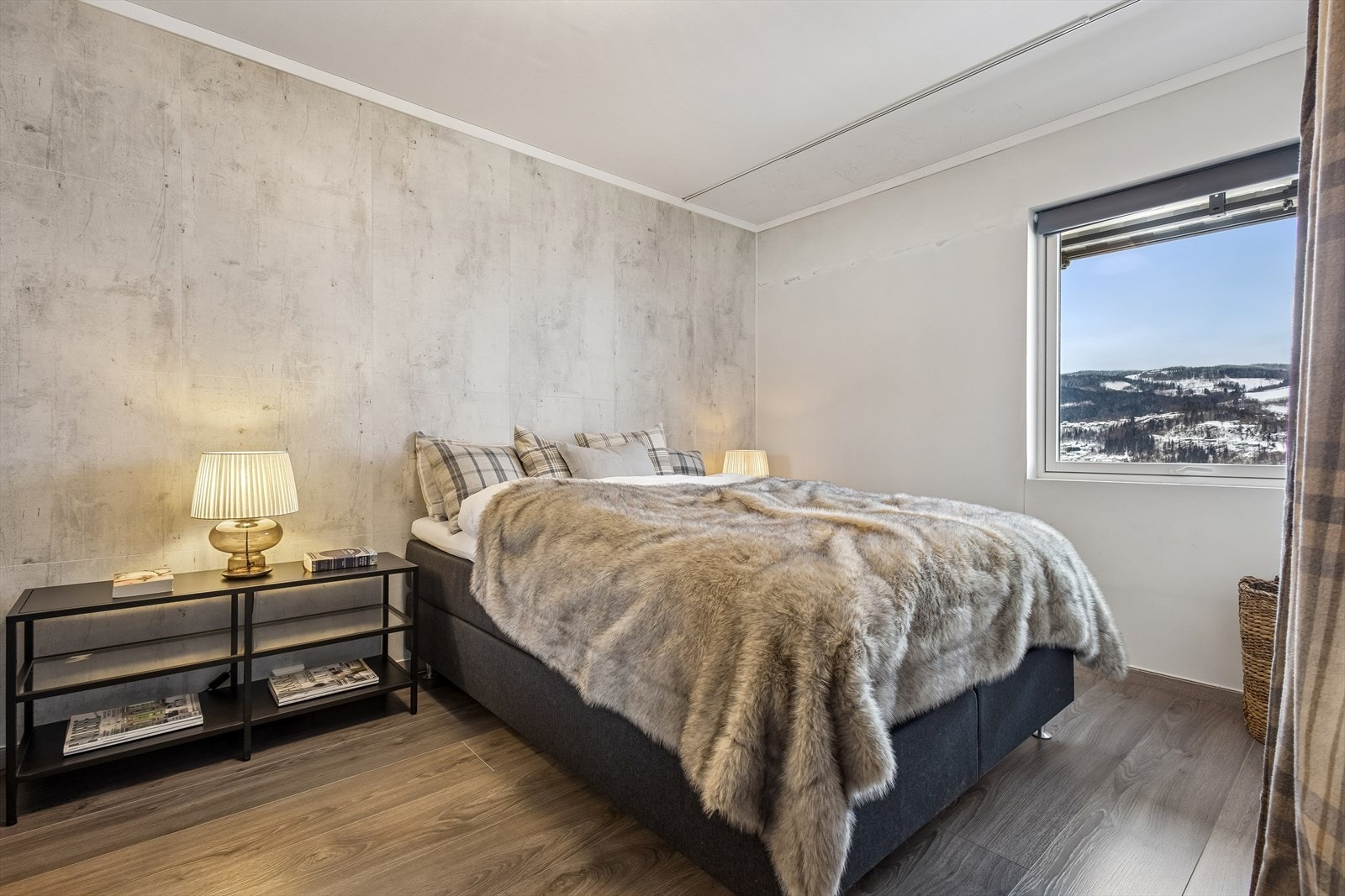 Hovedsoverommet har plass til dobbeltseng Galleribilde