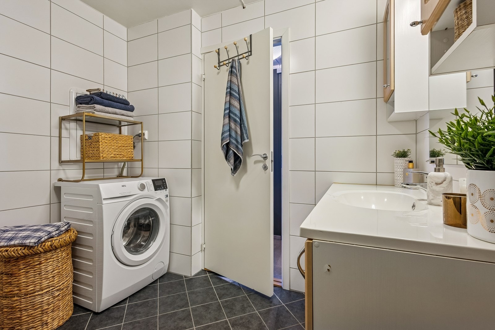 Her er det også opplegg for vaskemaskin og mekanisk avtrekk. Galleribilde