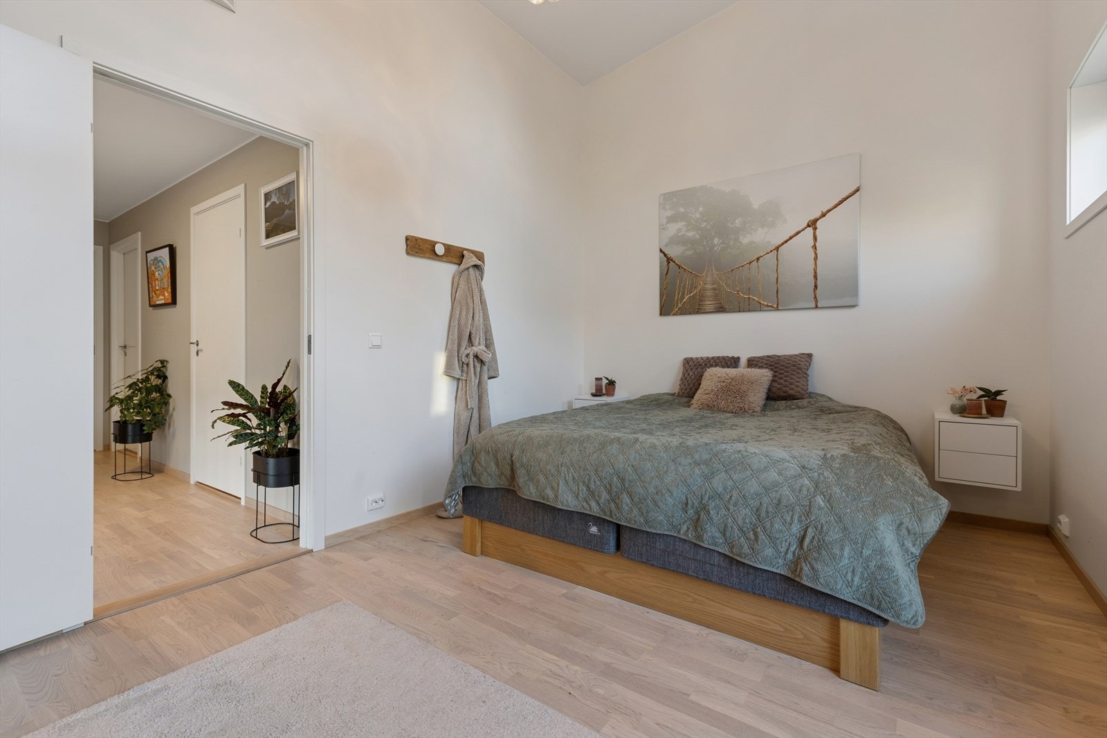 Hovedsoverommet er romslig med god takhøyde. Galleribilde