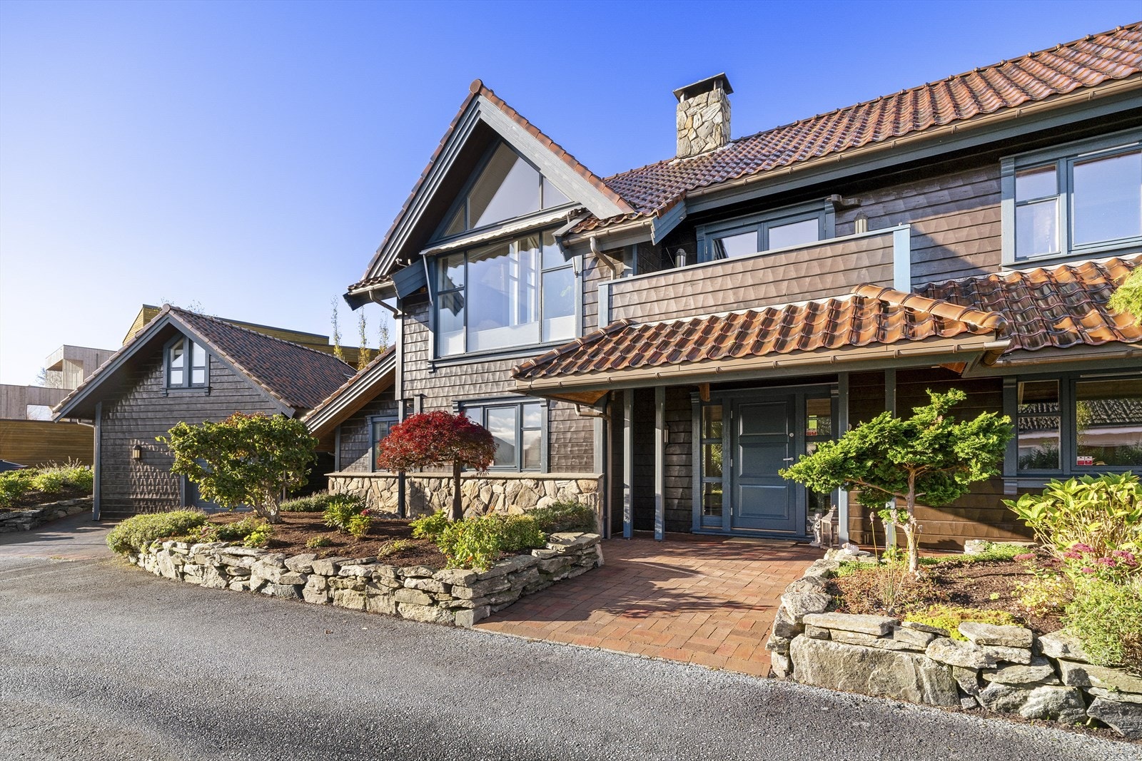 Boligen har to gode garasjer. Galleribilde