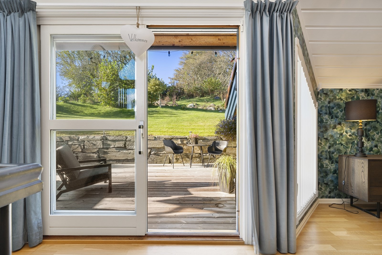 Velkommen ut til en hyggelig terrasse. Galleribilde