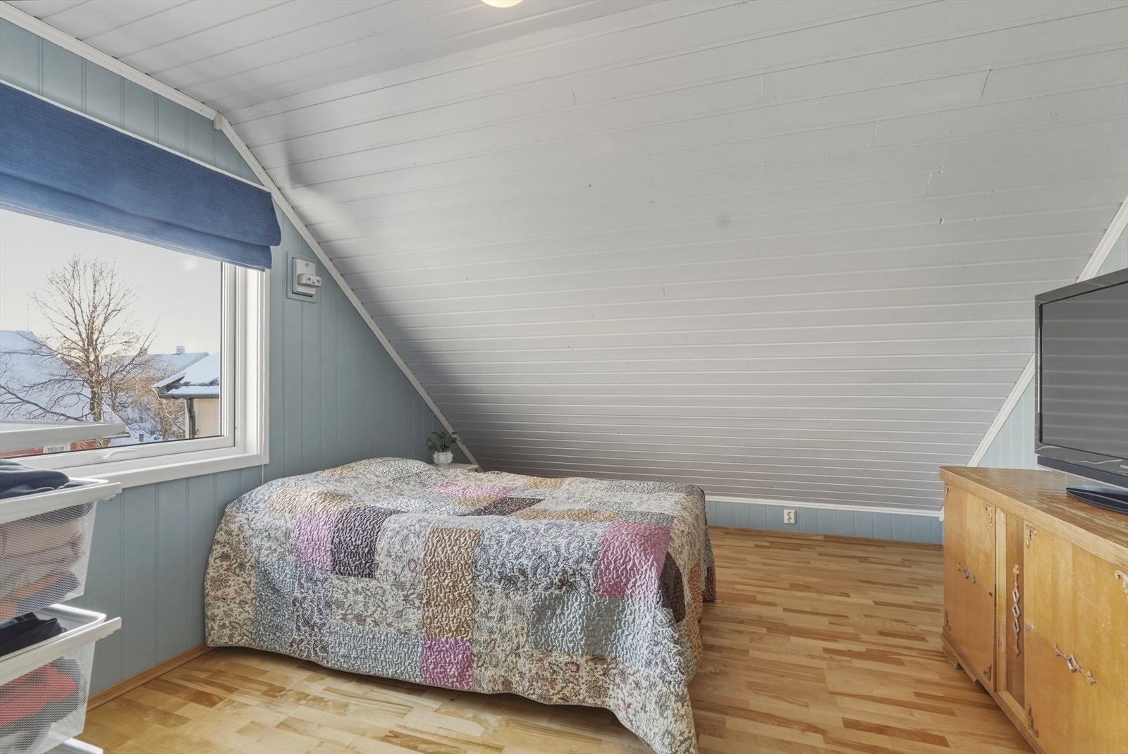 Det andre soverommet ble også nylig oppmalt. Rommet er oppmålt til ca. 13 kvm (gulvflate). Galleribilde