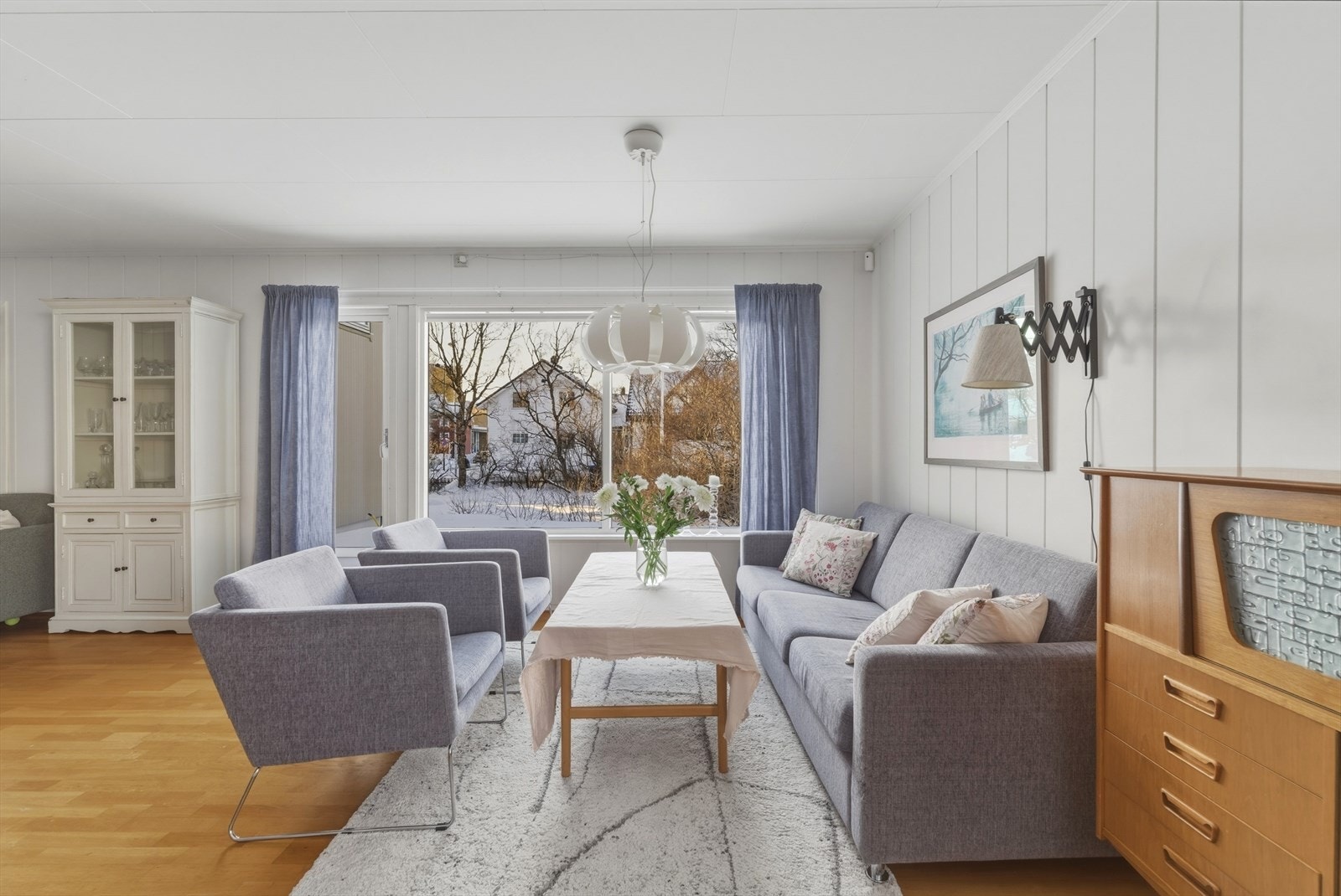 Boligen fremstår som godt ivaretatt, og har gjennomgått flere oppgraderinger i nyere tid. Galleribilde