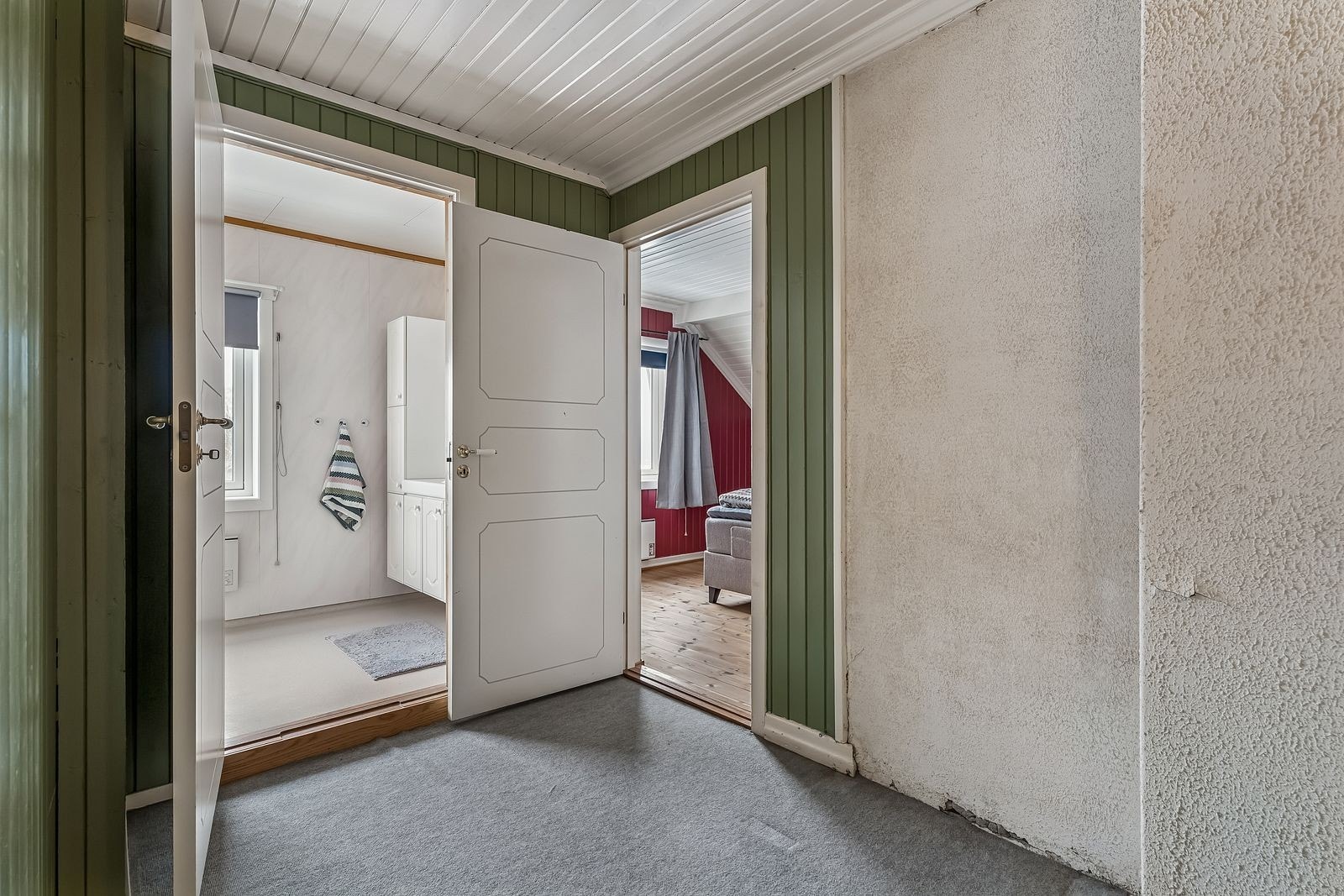 Fra gangen er det adkomst til bad, vaskerom og soverom. Galleribilde