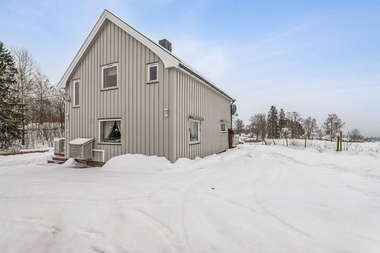 Eiendommen har en idyllisk og landlig beliggenhet i Furnes. Galleribilde