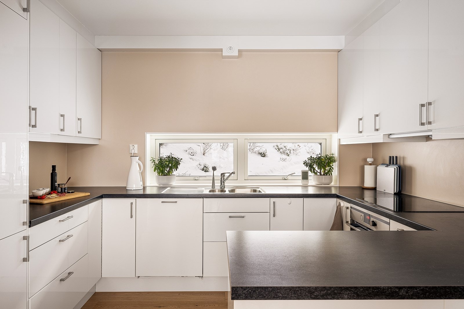 Kjøkken fra Epoq med benkeplate i laminat. Galleribilde