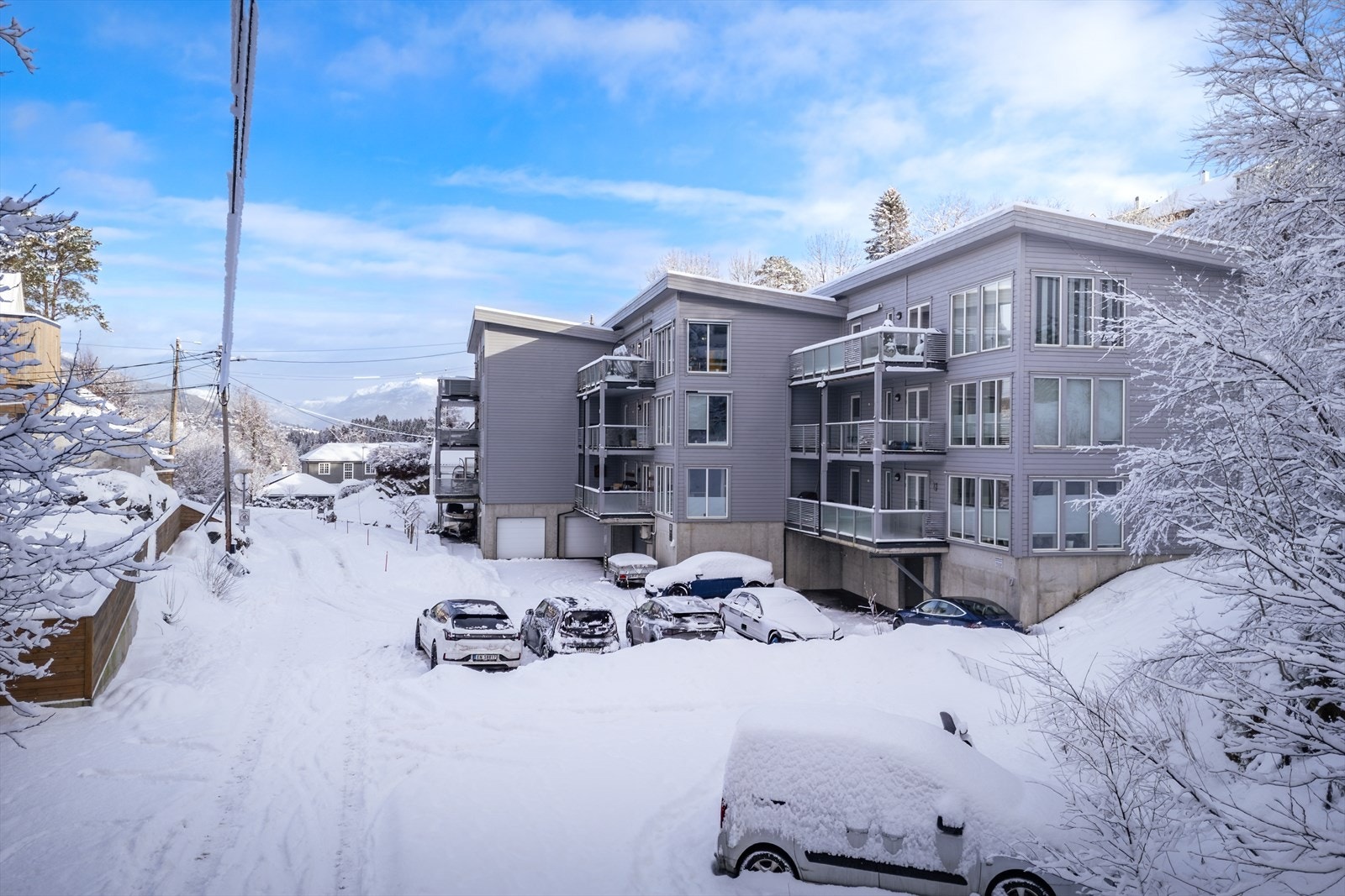 Det er hele 9 gjesteparkeringer i sameiet. Galleribilde