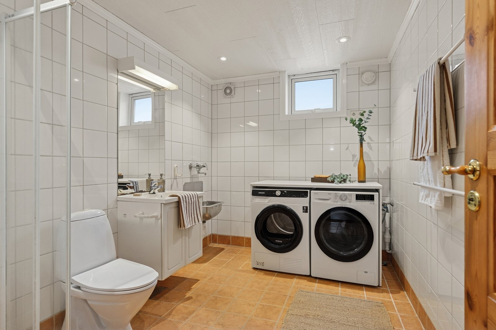 Bad/vaskerom i kjelleretasjen Galleribilde