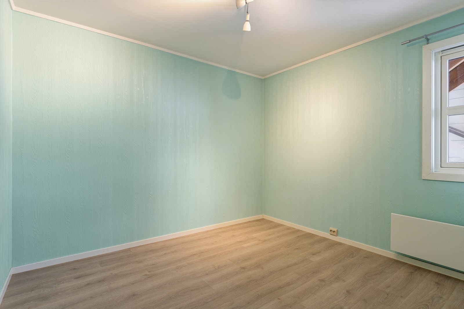 Også her er overflatene fornyet i 2022, med nymalte vegger og himlinger. Galleribilde