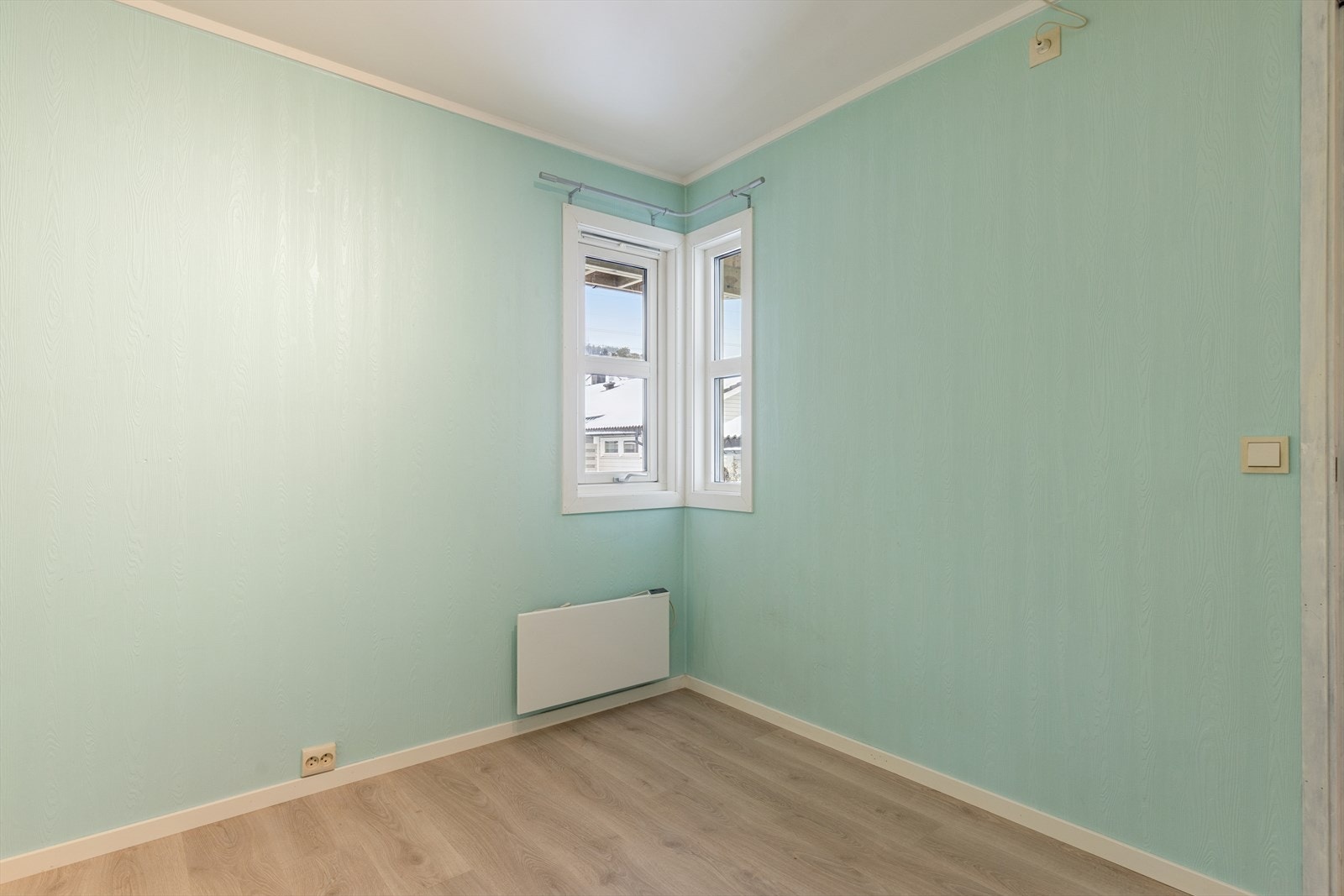 Leiligheten har to soverom. Dette rommet egner seg godt som gjesterom eller kontor. Galleribilde