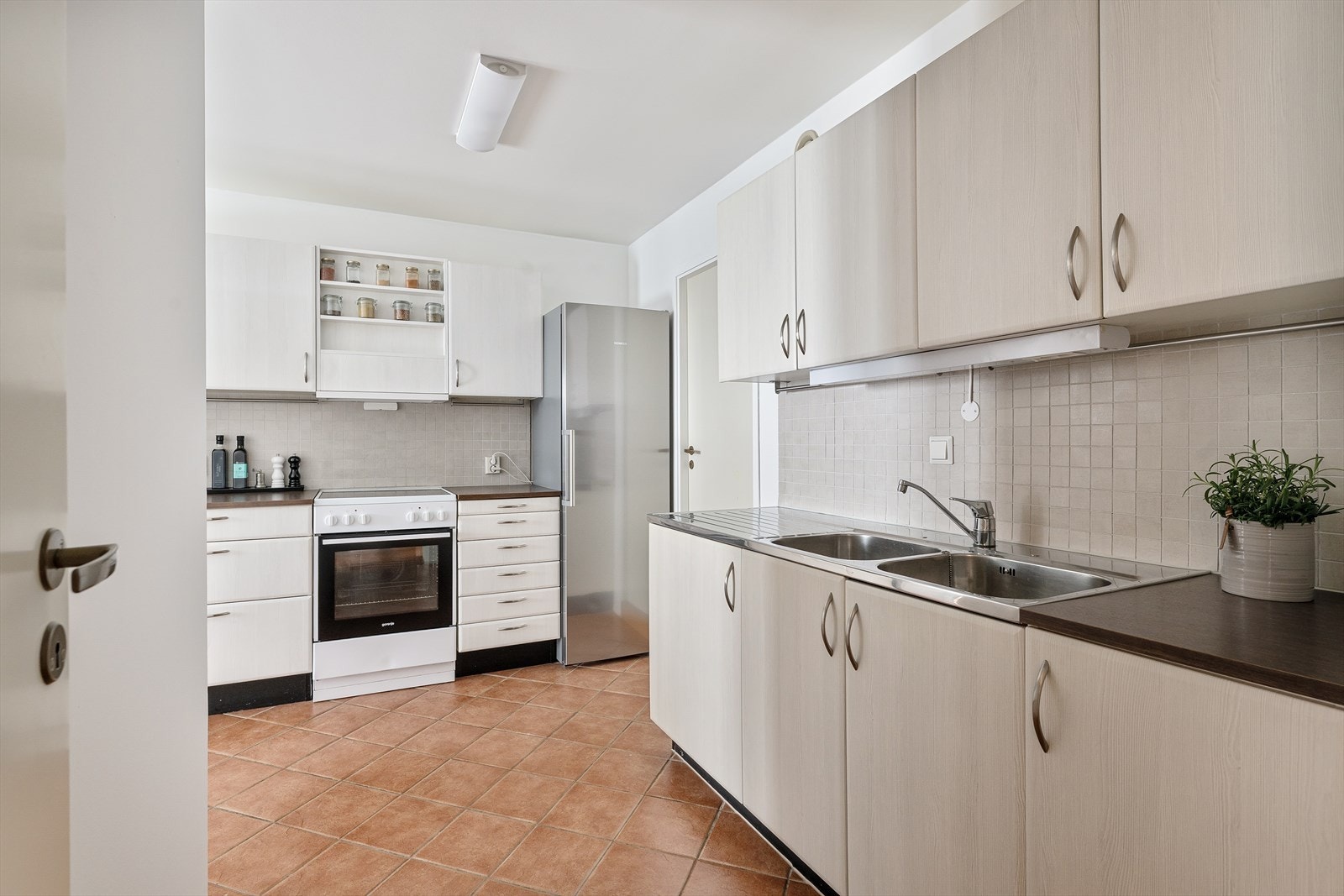 Innredningen har et funksjonelt uttrykk og gir et godt utgangspunkt for eventuell modernisering etter eget ønske Galleribilde