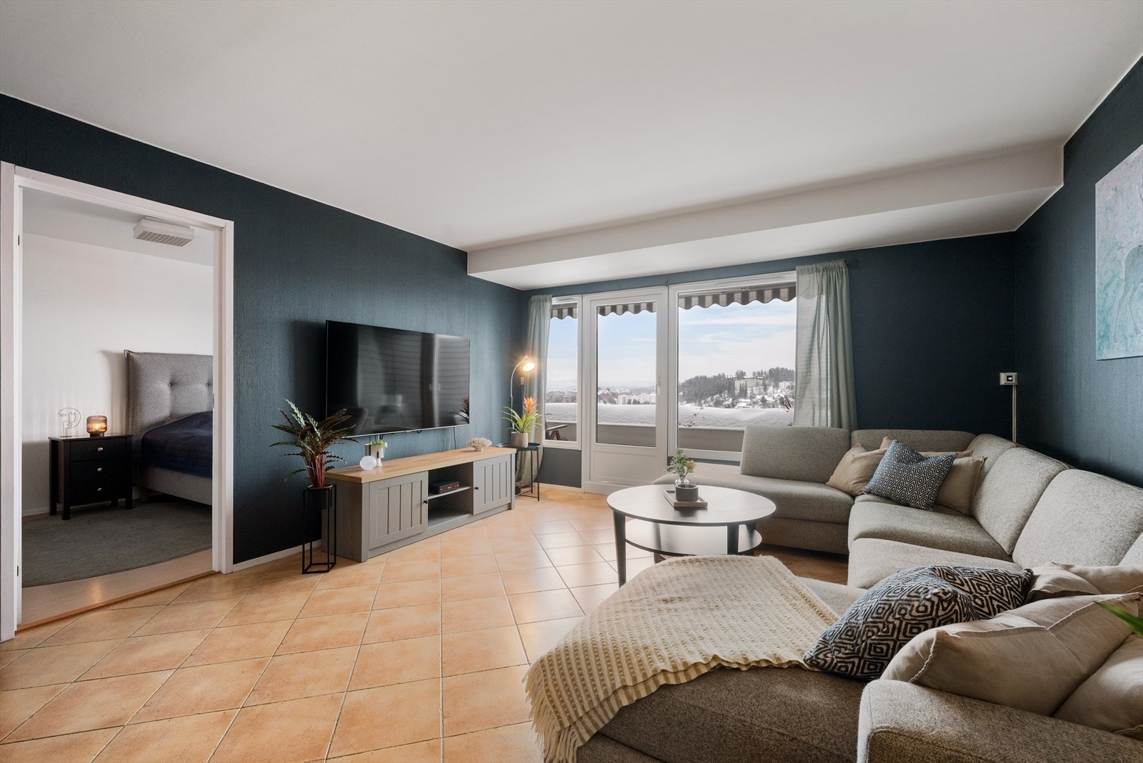 Her er det god plass til sofagruppe og spiseplass Galleribilde