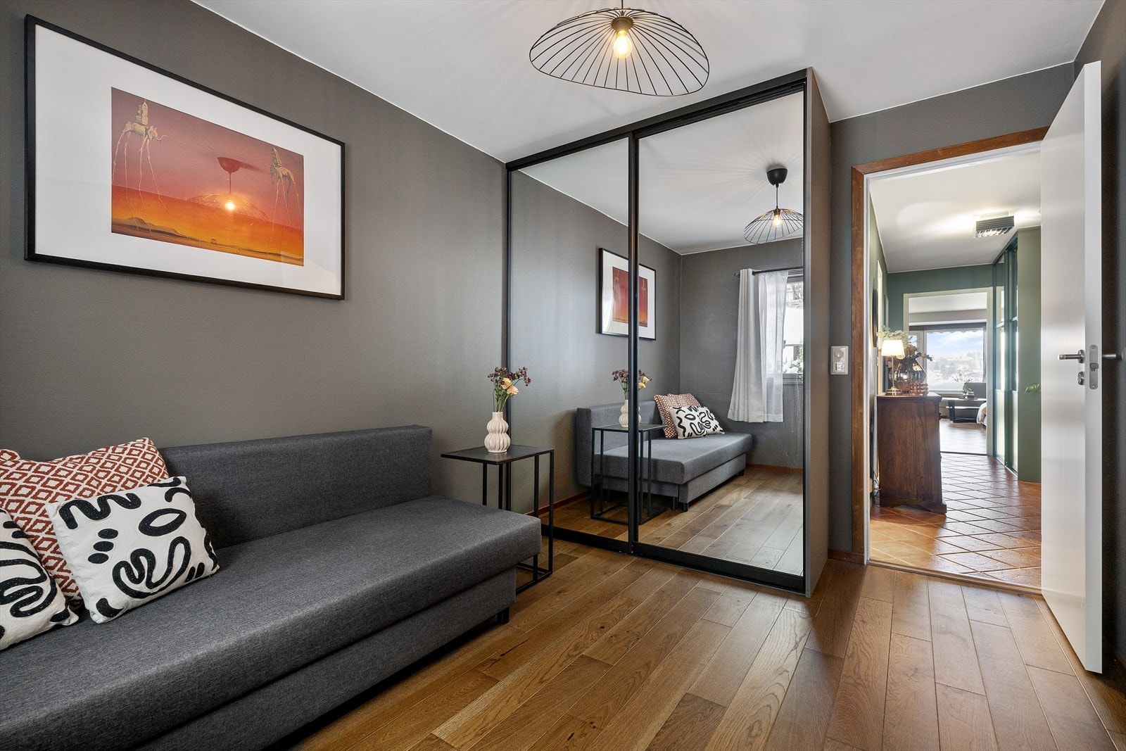 Det andre soverommet egner seg godt som barnerom, gjesterom eller hjemmekontor - alt etter behov Galleribilde