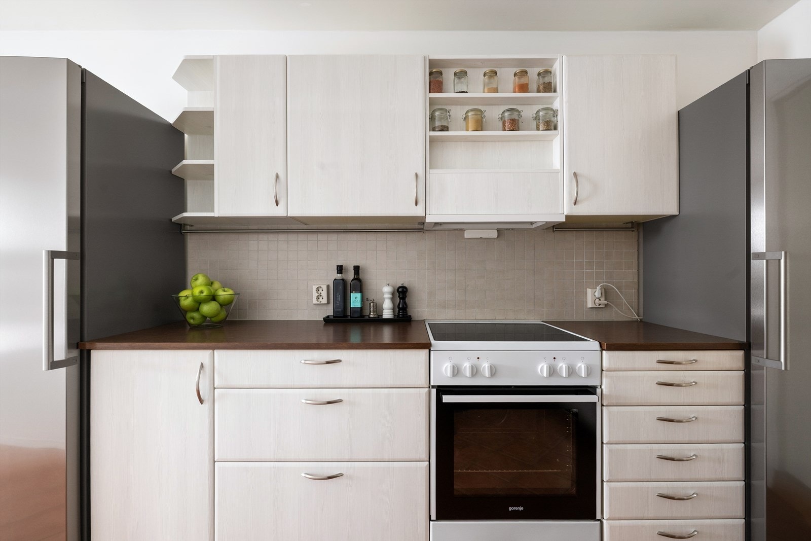 Kjøkkenet er utstyrt med oppvaskkum og ventilator med kullfilter Galleribilde