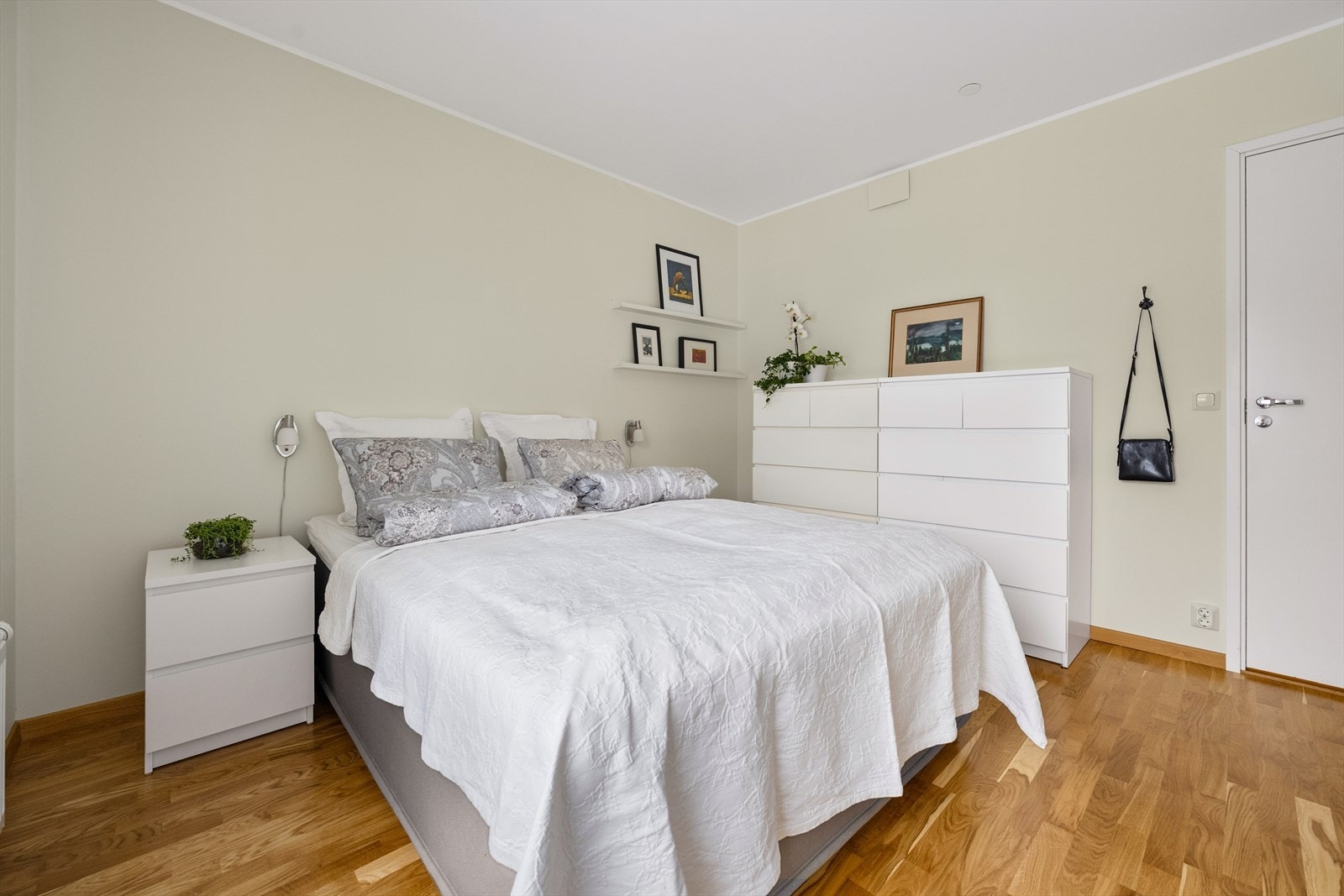 Hovedsoverommet er romslig og lar seg enkelt innrede med dobbeltseng og nattbord. Galleribilde