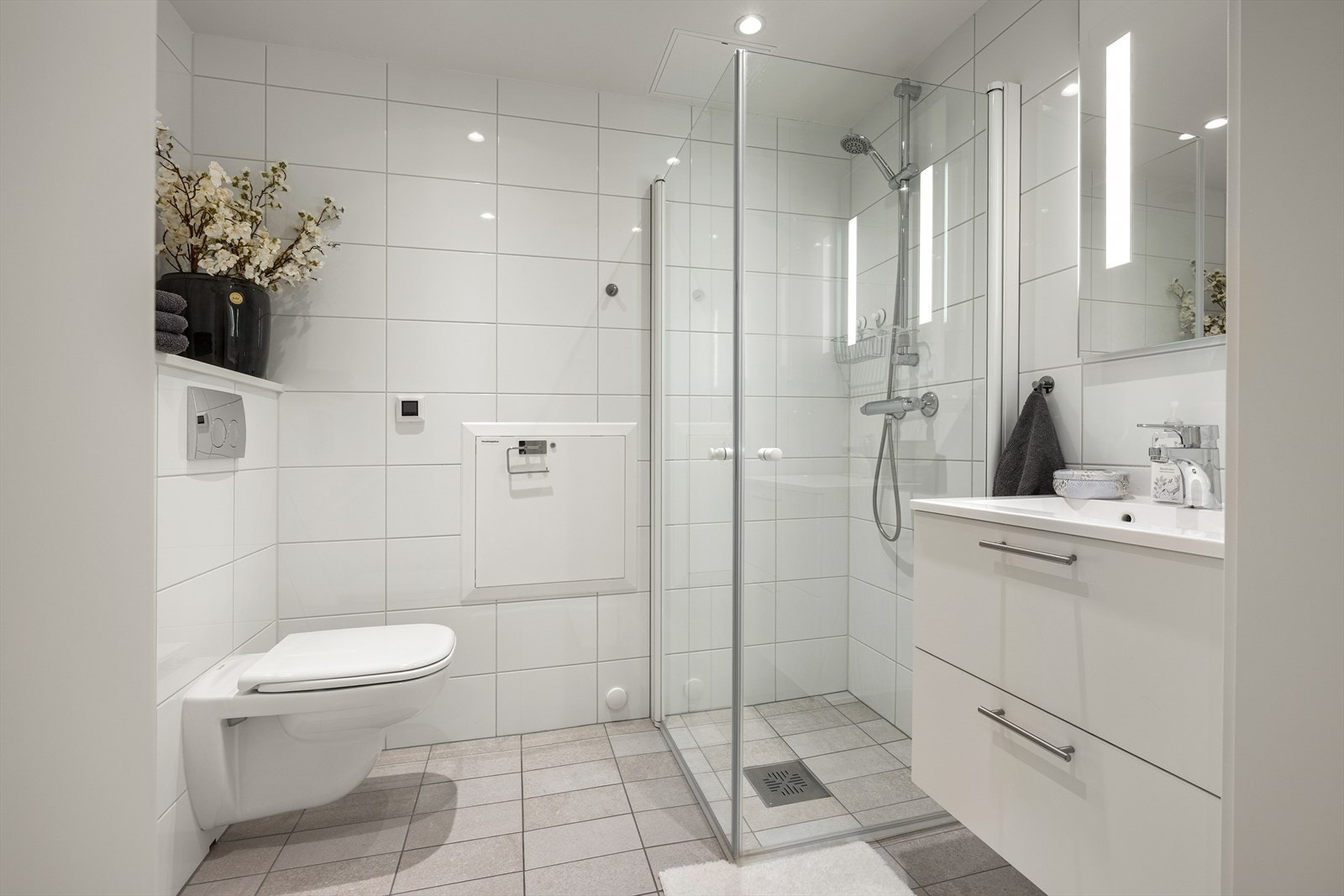 Bad 2. Dette badet har i tillegg opplegg til vaskemaskin. Galleribilde