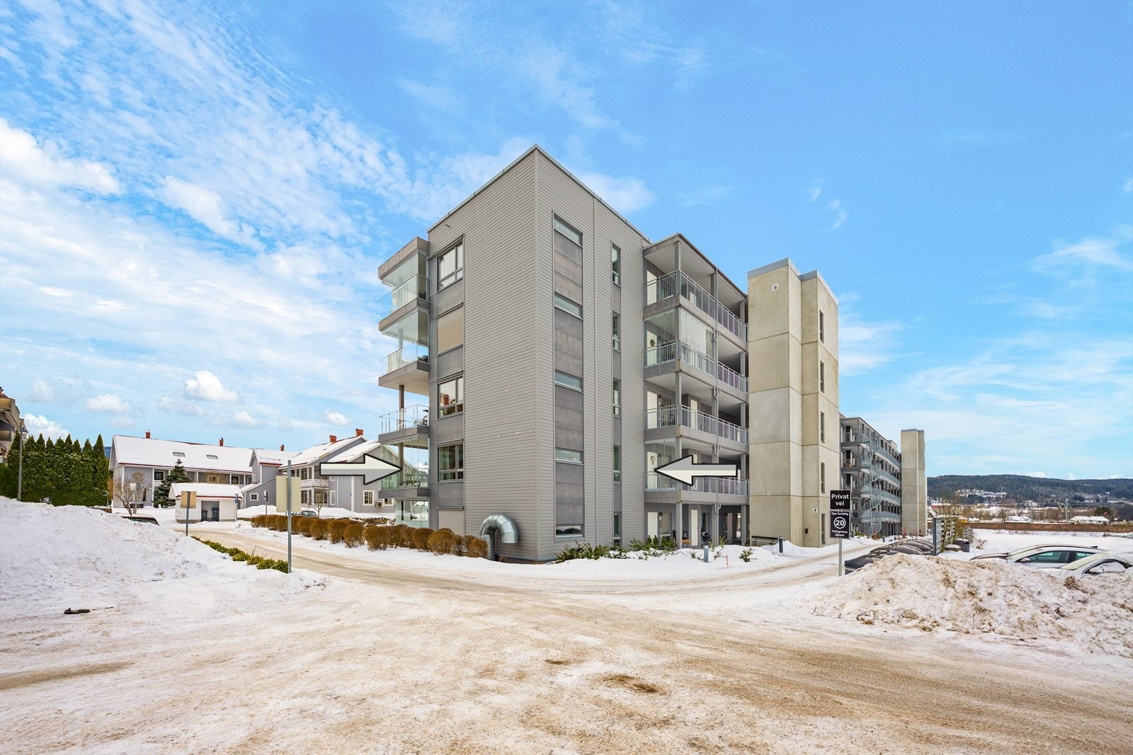 Leiligheten ligger i 2. etasje med enkel adkomst via både trapp og heis. Galleribilde