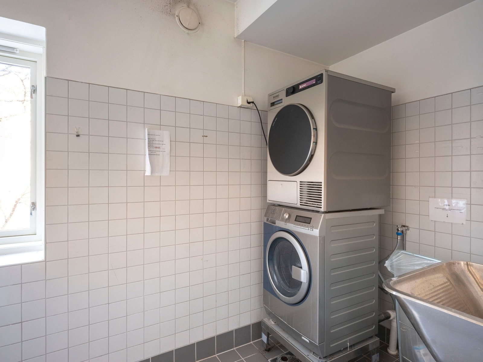 Vaskerom i samme etasje som boligen (det er vaskerom i hver etasje for ekstra god dekning for beboere) Galleribilde