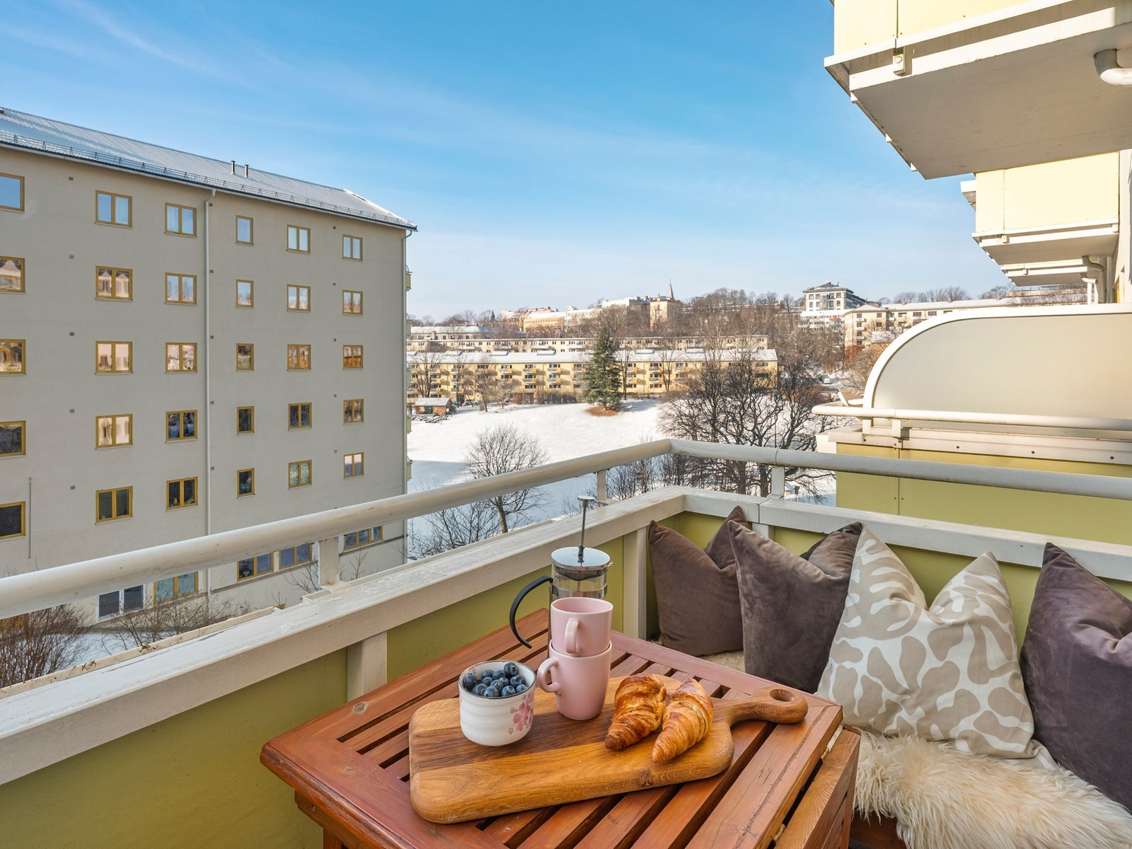 Her bor man tett på den flotte parken, har gangavstand til Grünerløkka, Sagene og Alexander Kiellands plass og har kort vei til byens servicetilbud og kollektivtransport. Her bor man rolig til, samtidig som man bor midt i byen Galleribilde