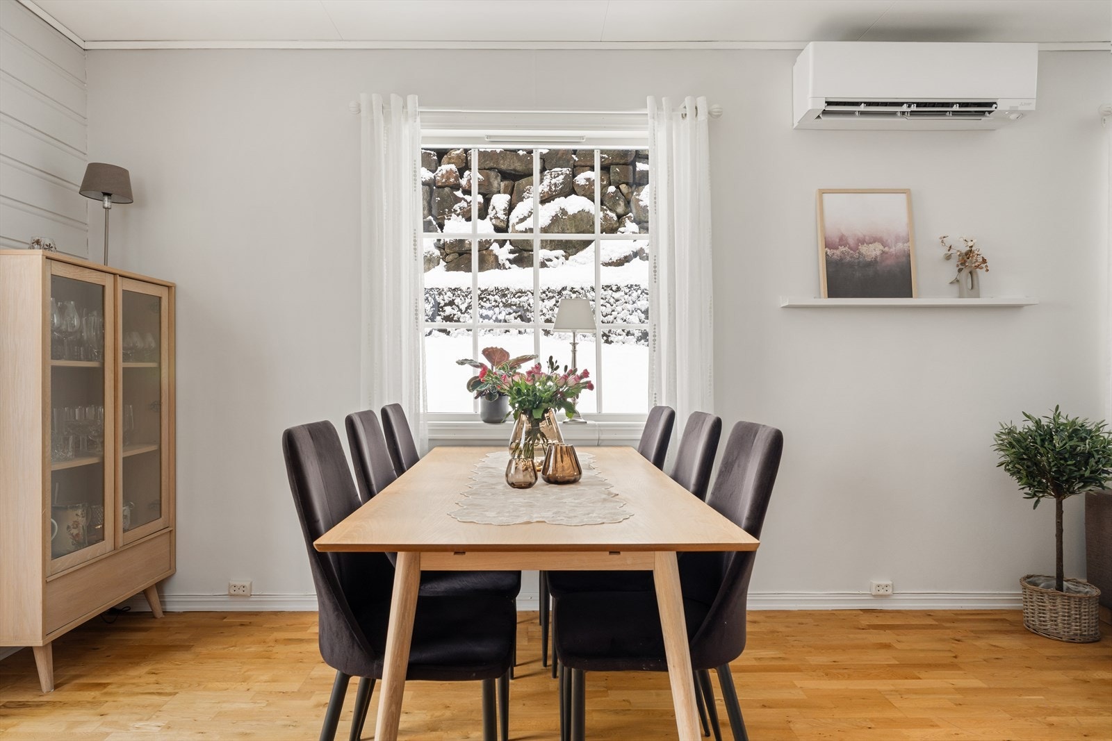 God plass til spisegruppe. Galleribilde