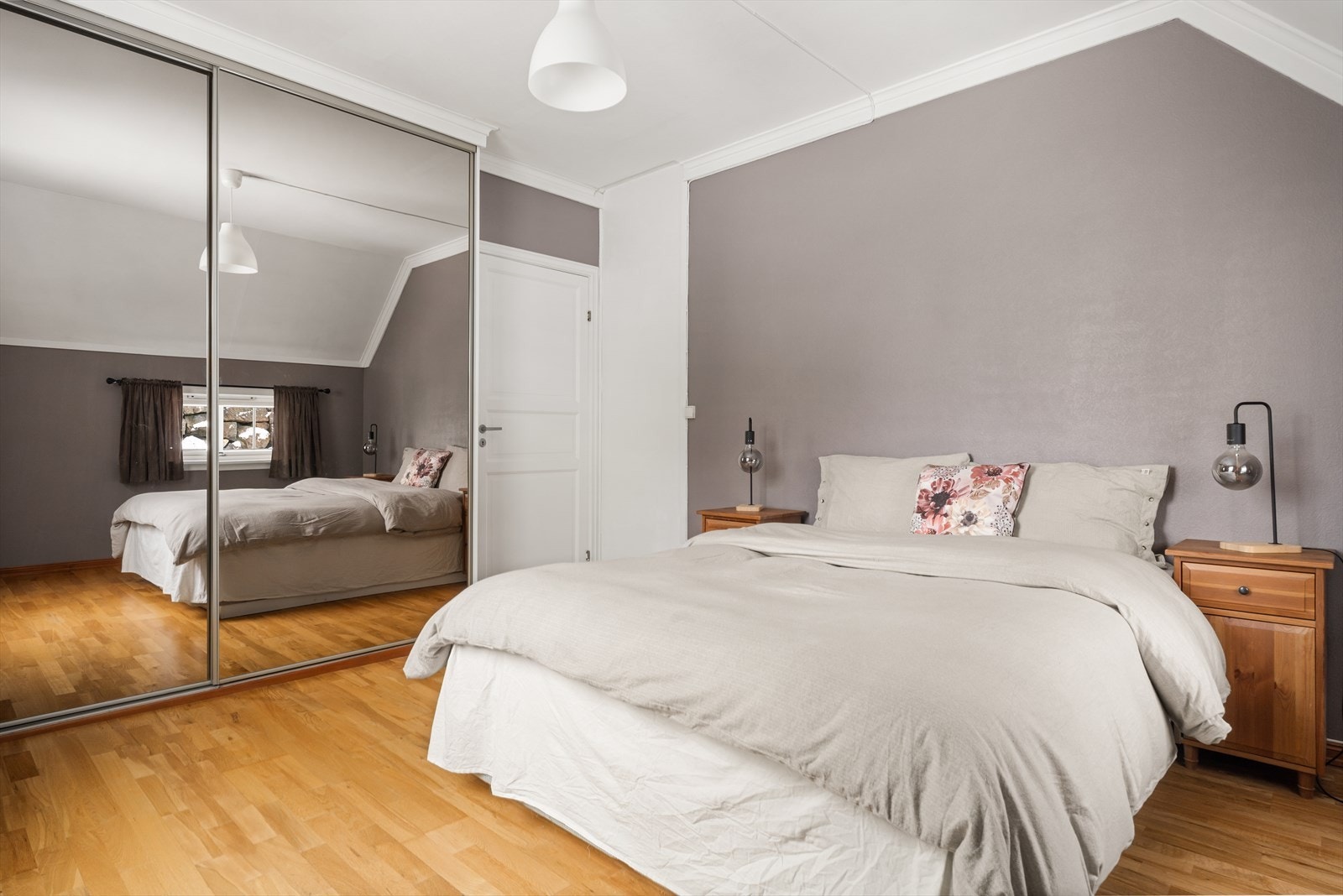 Det er 3 soverom av god størrelse i 2.etasje. Galleribilde