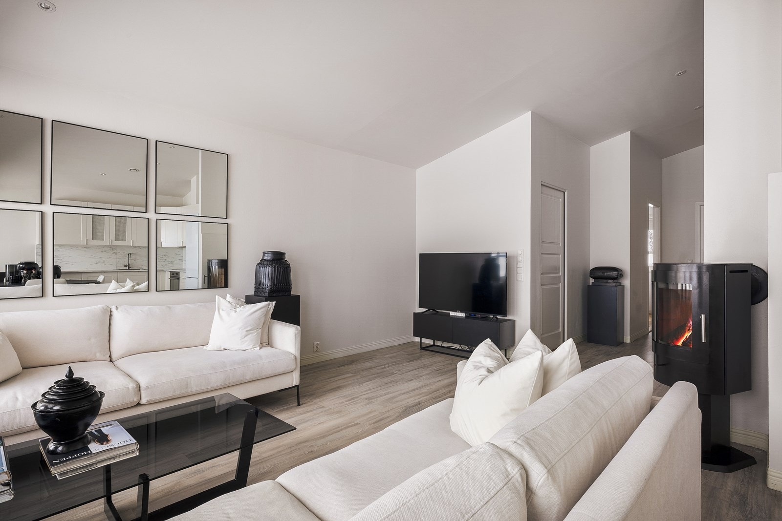 Trivelig peisovn sørger for varme til kaldere høst-og vinterdager Galleribilde