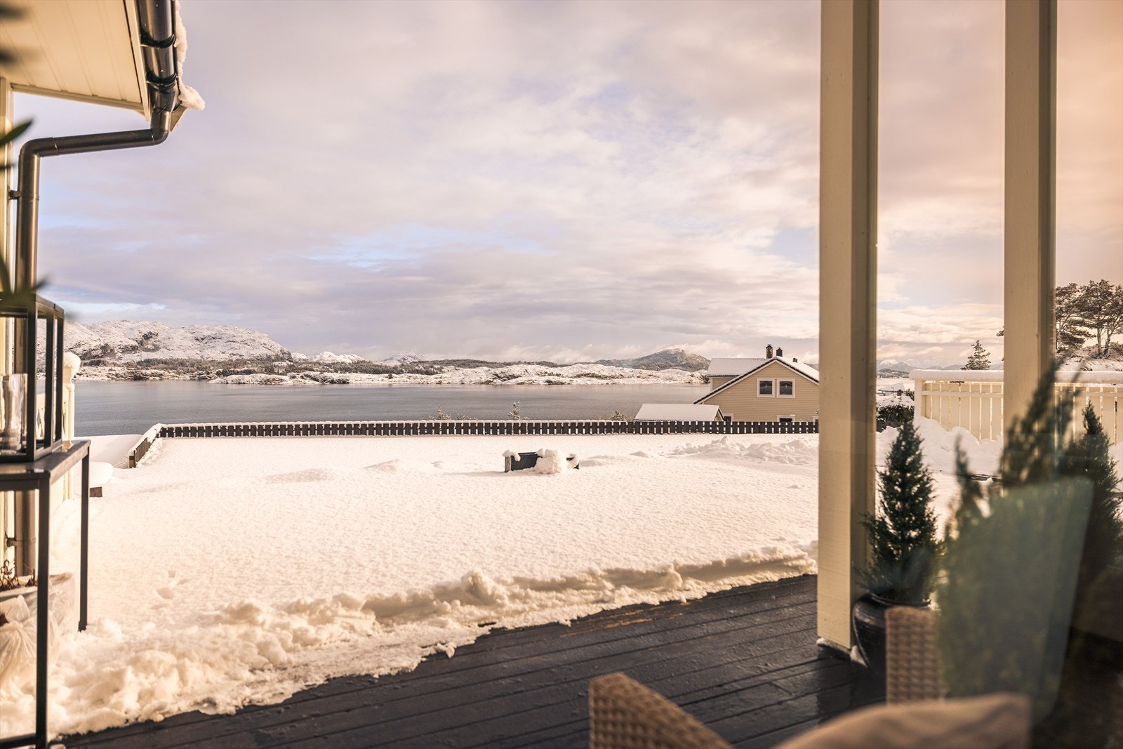 En helt eksepsjonell utsikt som kan nytes like godt ute fra som inne. Galleribilde