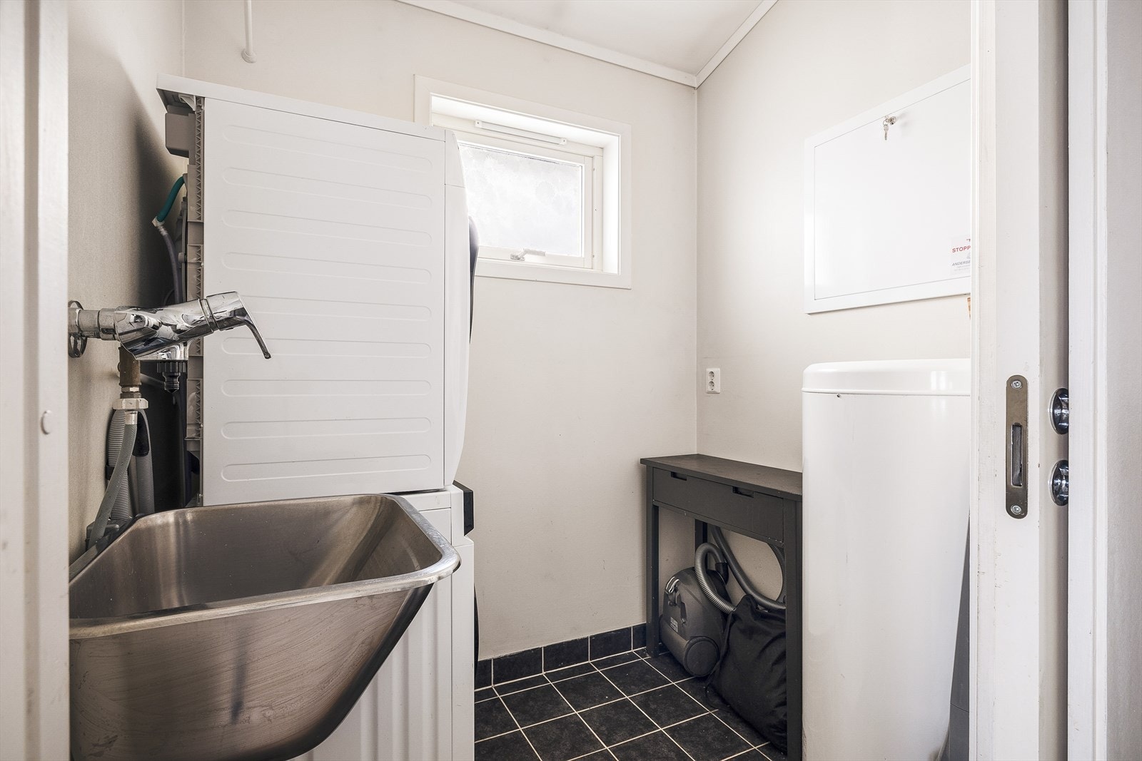 Separat vaskerom målt til 3m² som tilrettelegger for en optimalisert hverdag. Galleribilde