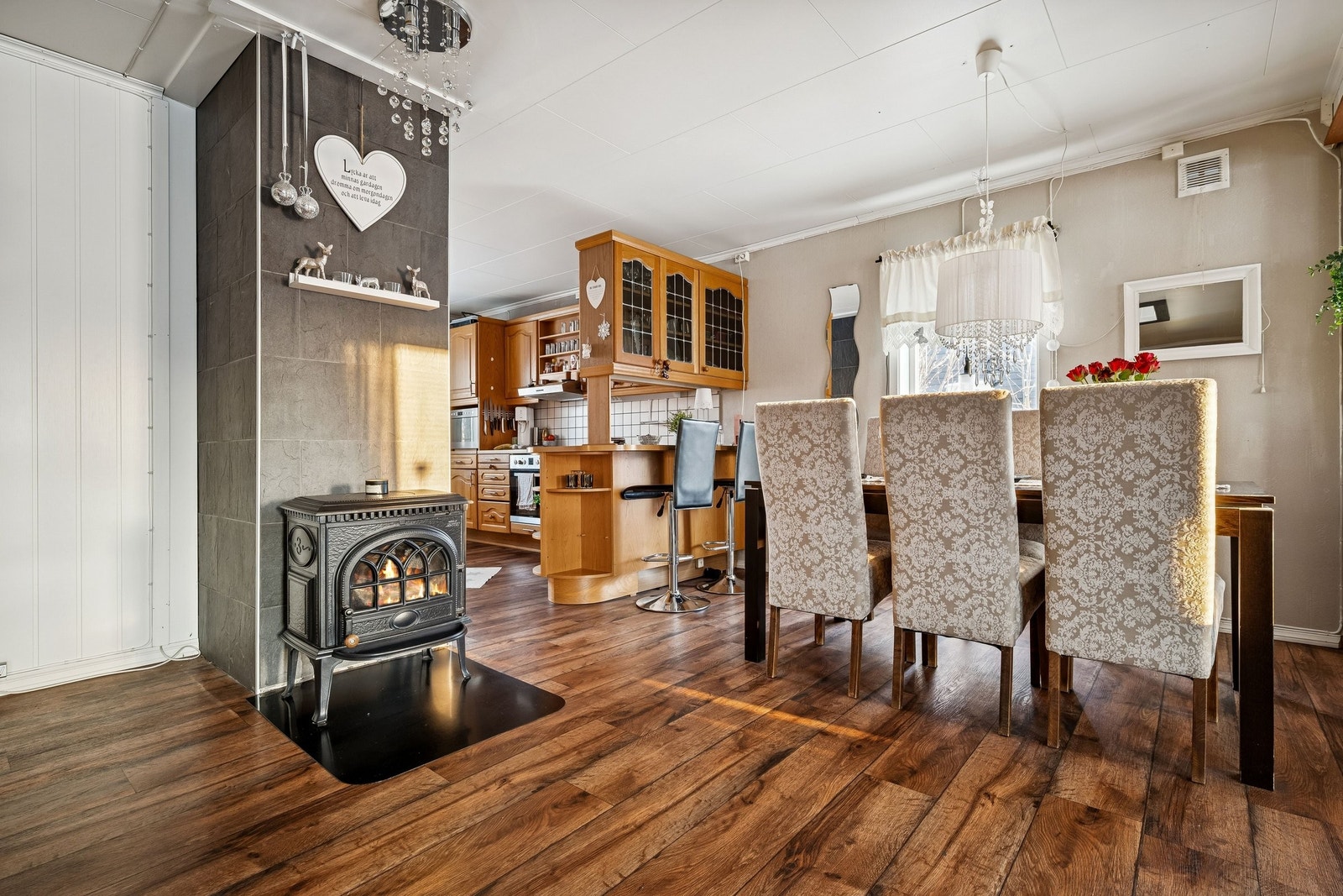 Spisestue med ovn Galleribilde