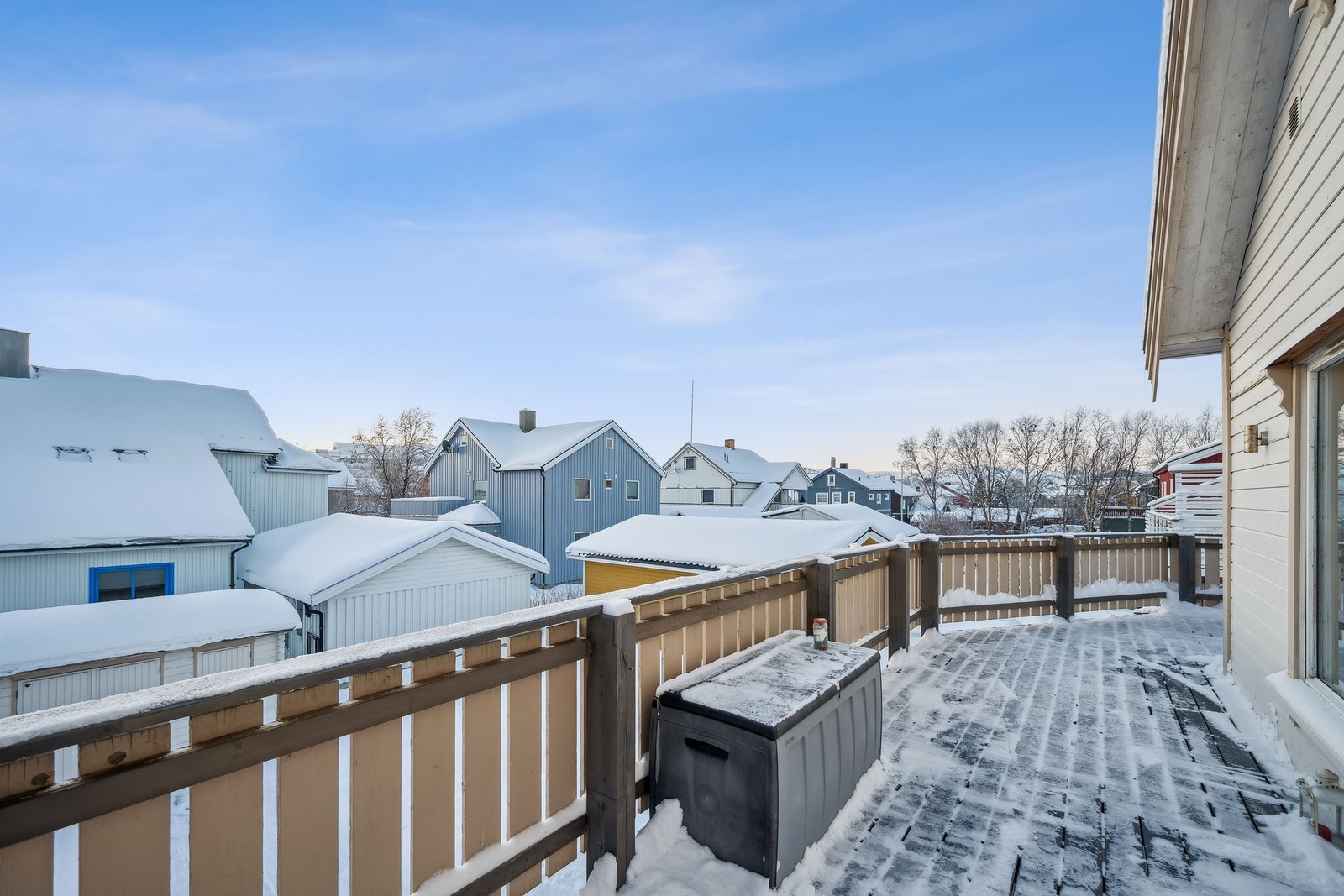 Veranda med sol hele dagen Galleribilde